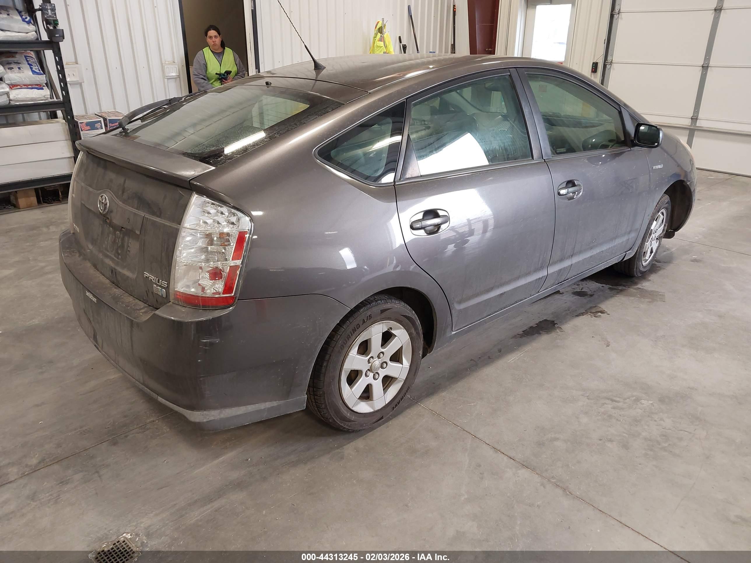 TOYOTA PRIUS image 4