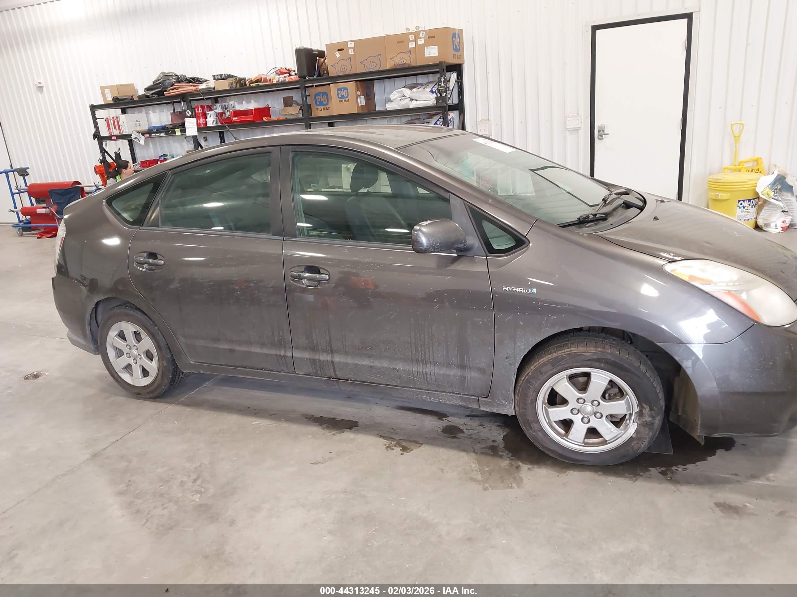 TOYOTA PRIUS image 6