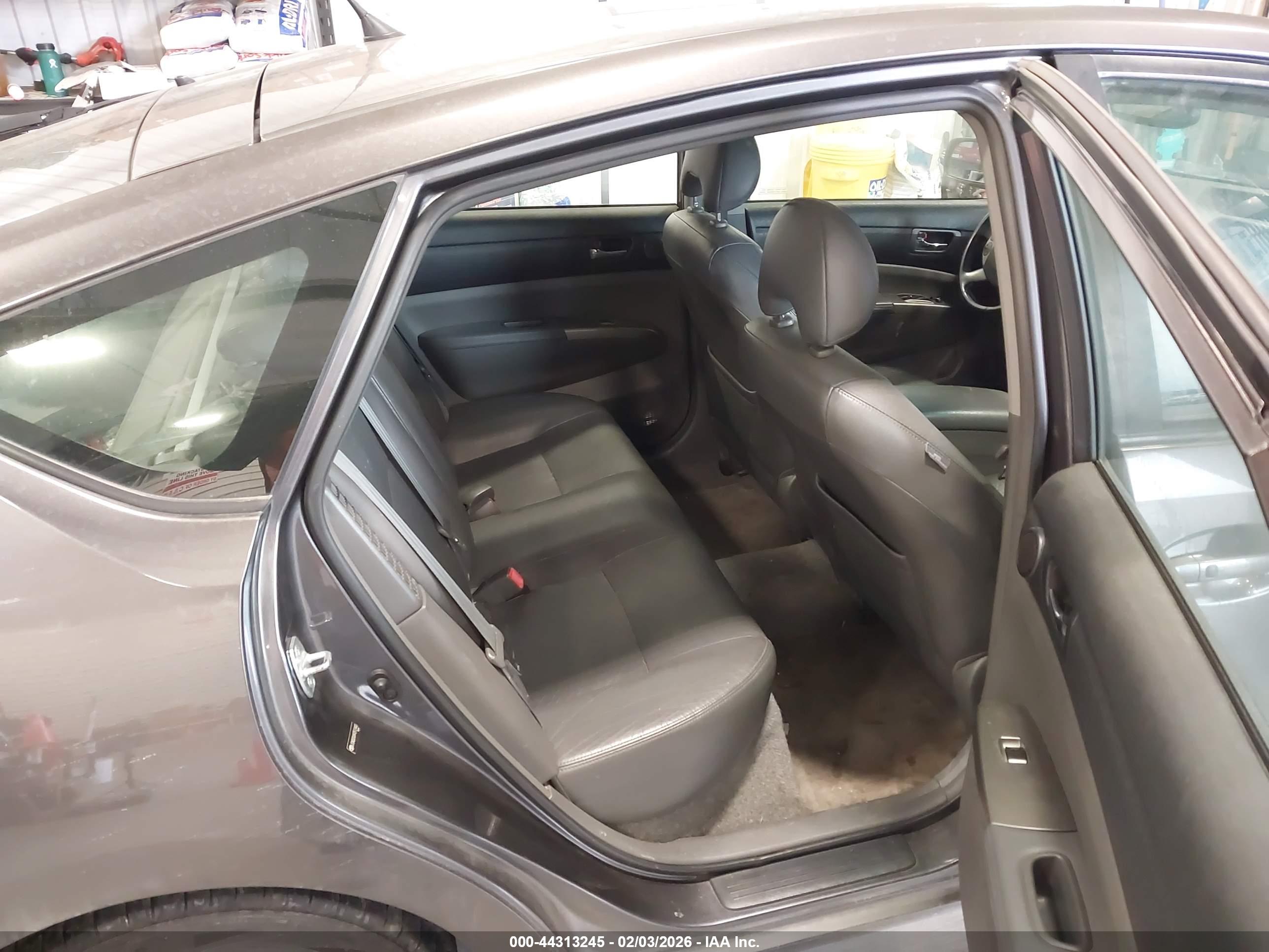 TOYOTA PRIUS image 8