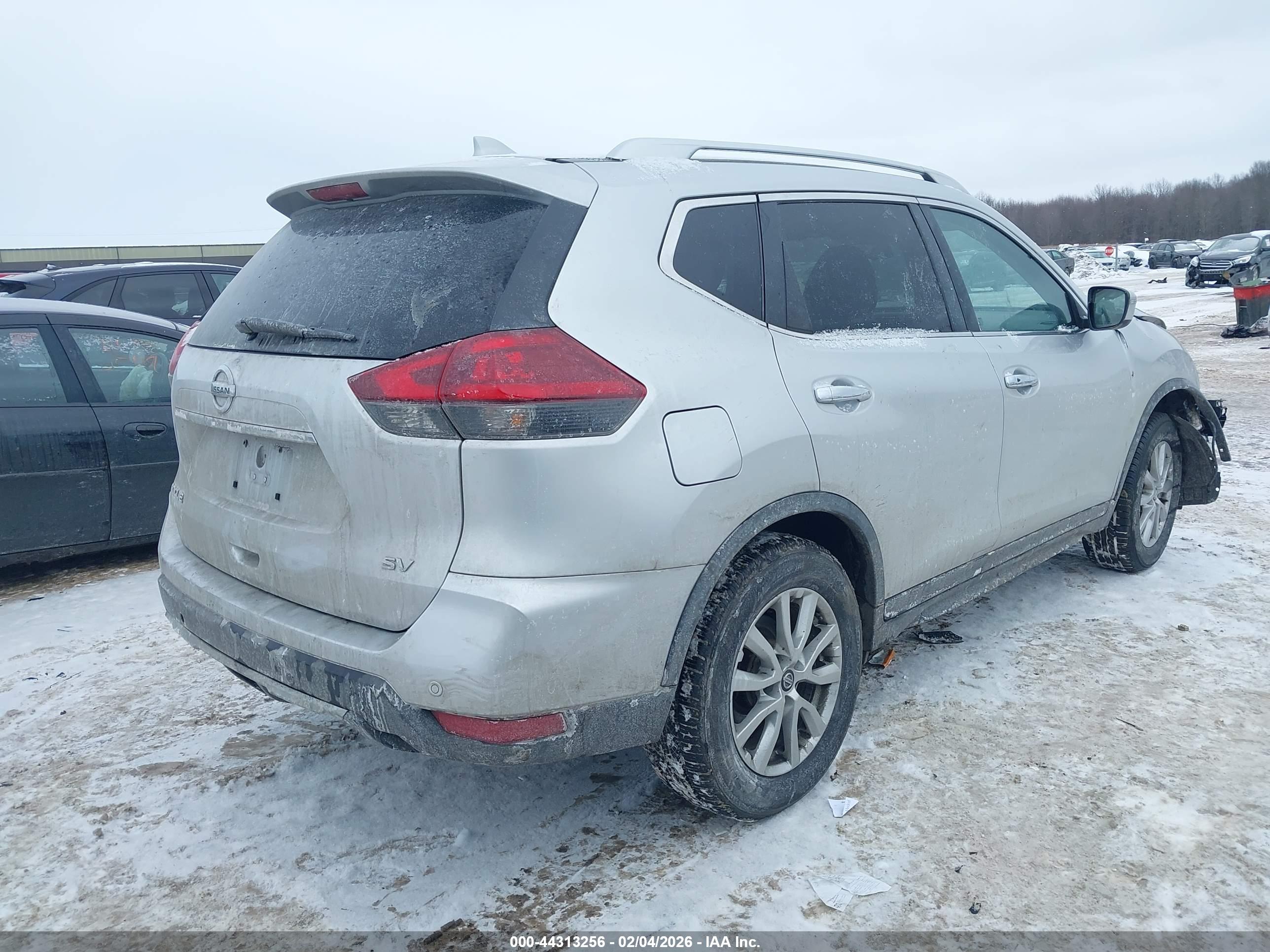 NISSAN ROGUE image 4