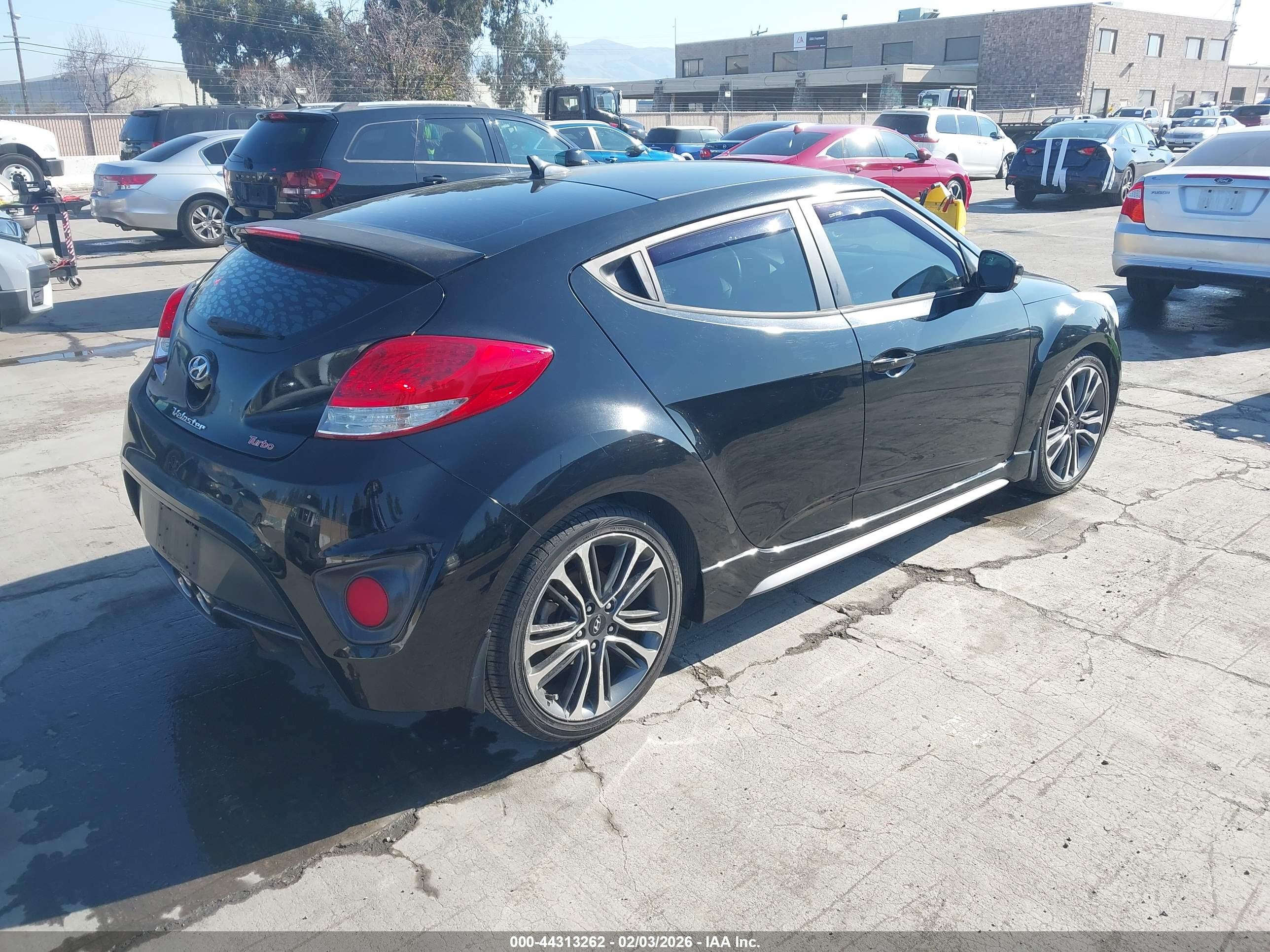 HYUNDAI VELOSTER image 4