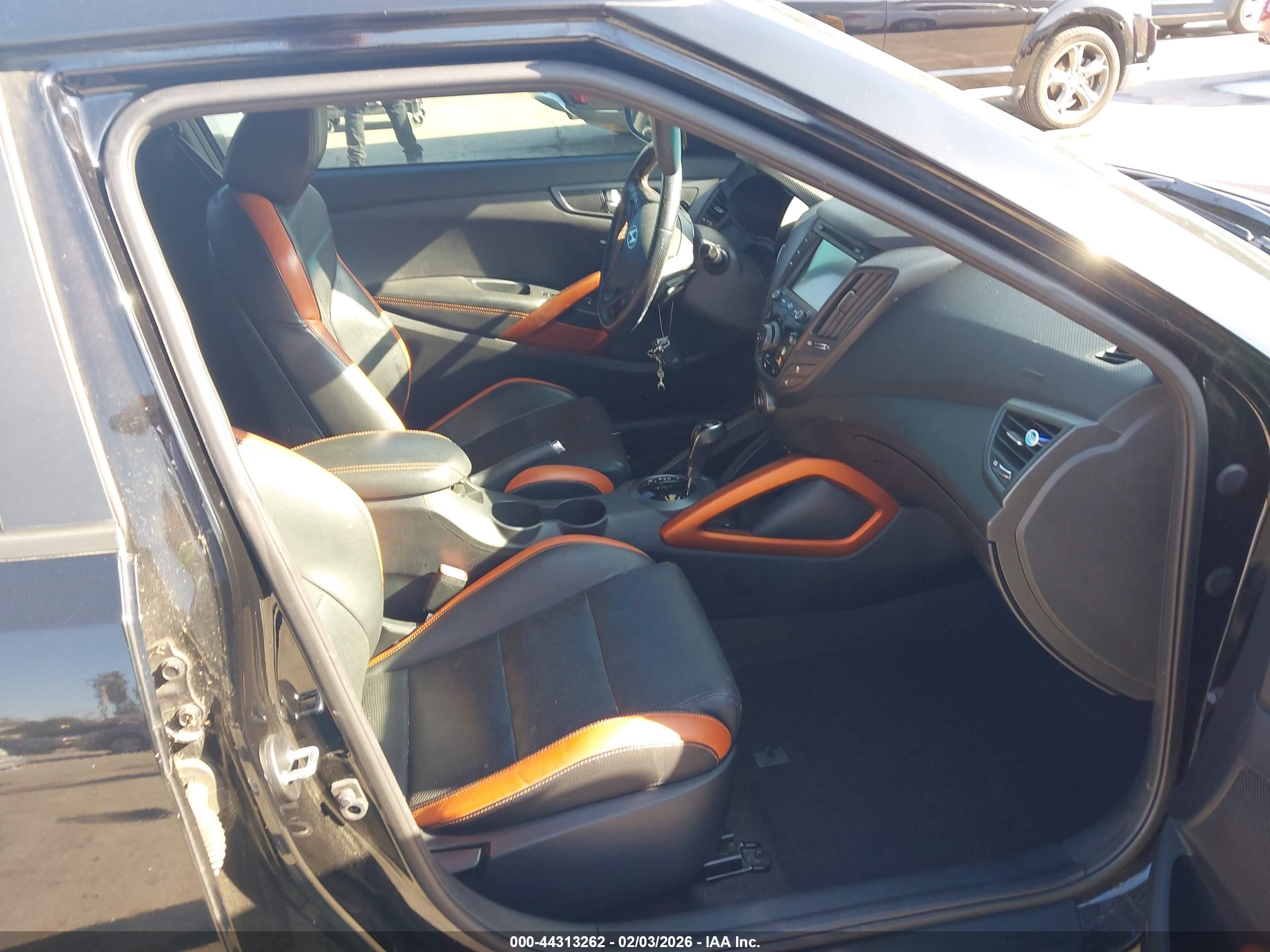 HYUNDAI VELOSTER image 5