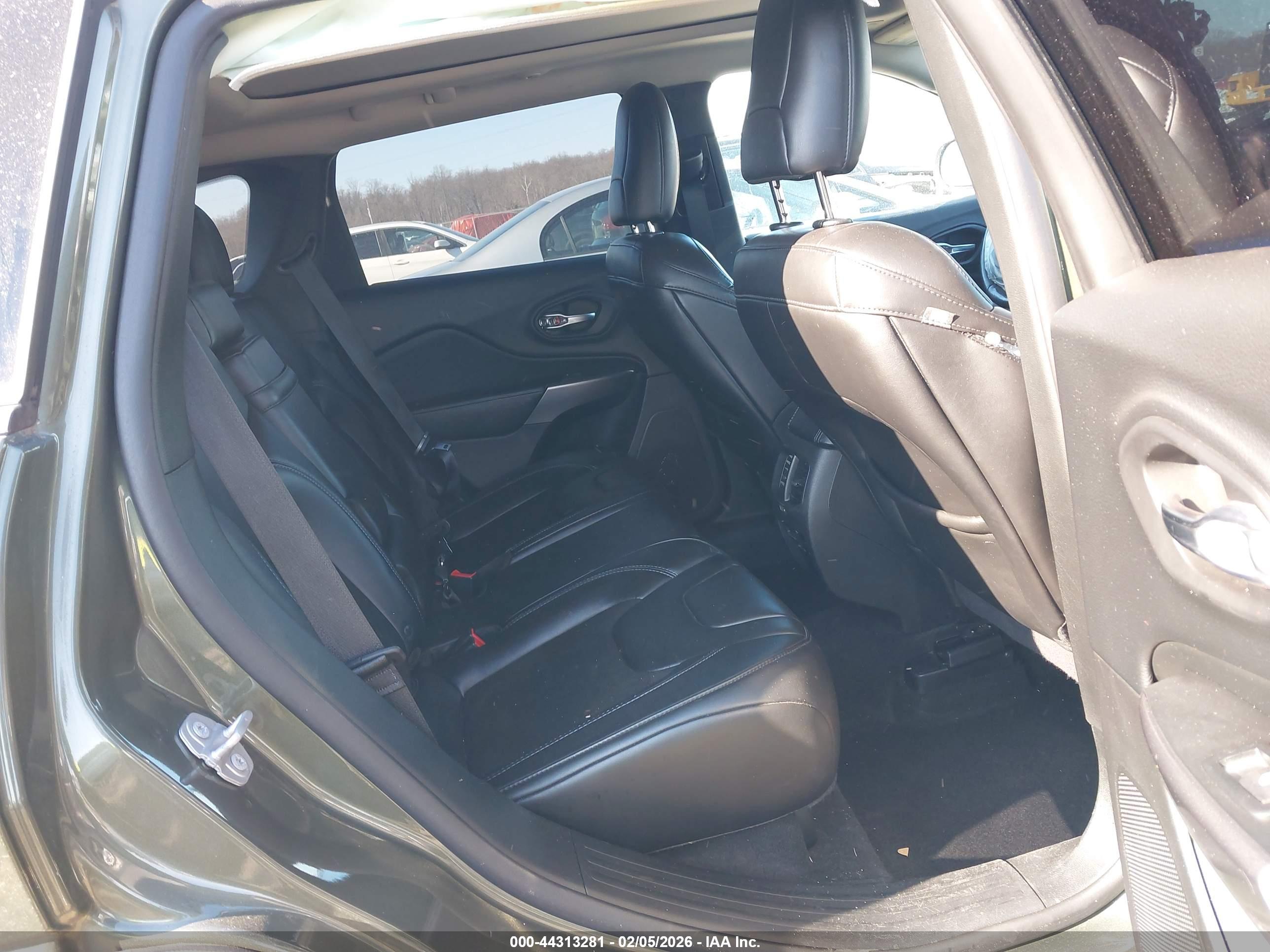 JEEP CHEROKEE image 8