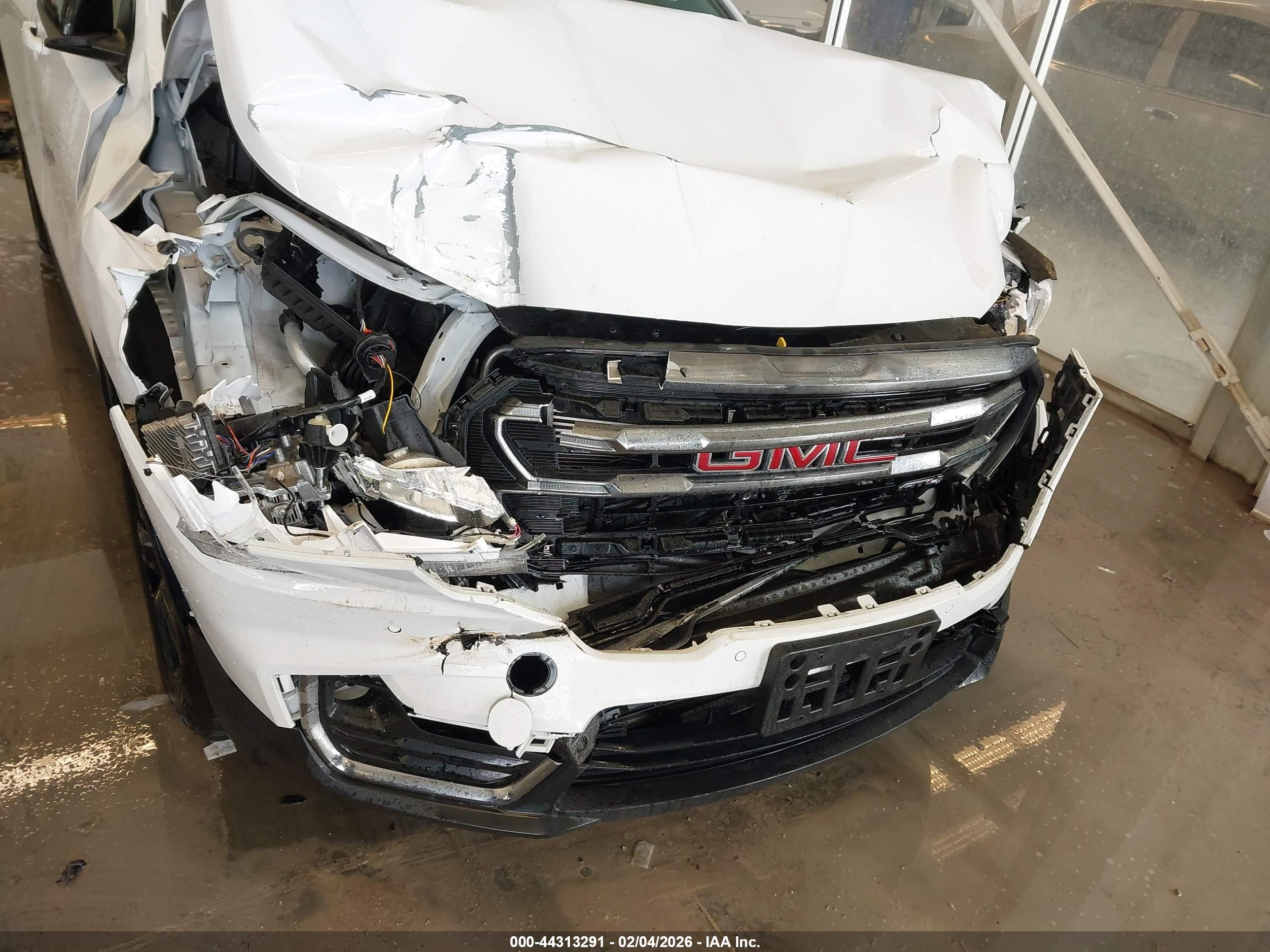 GMC TERRAIN image 6