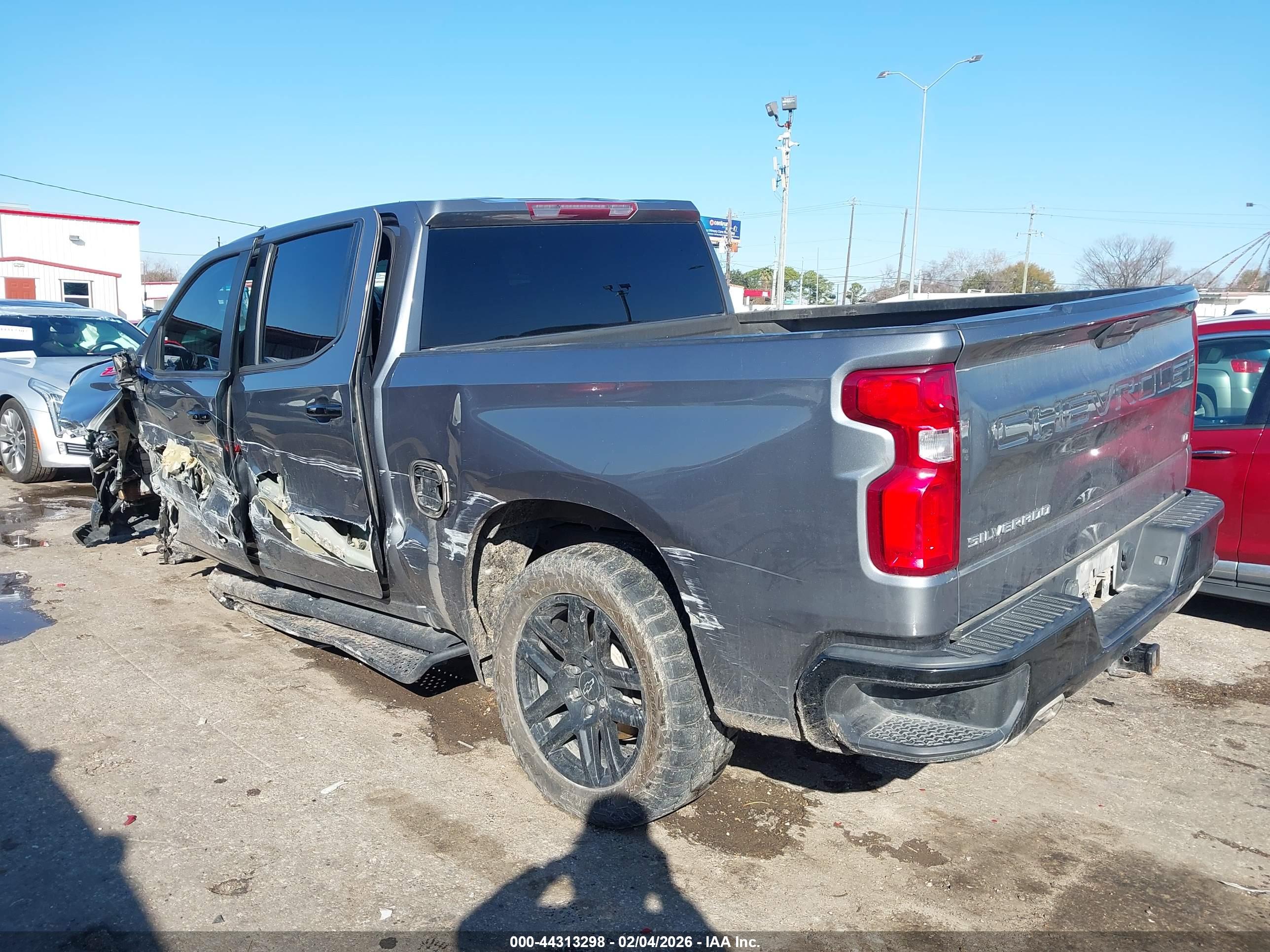 CHEVROLET SILVERADO image 3