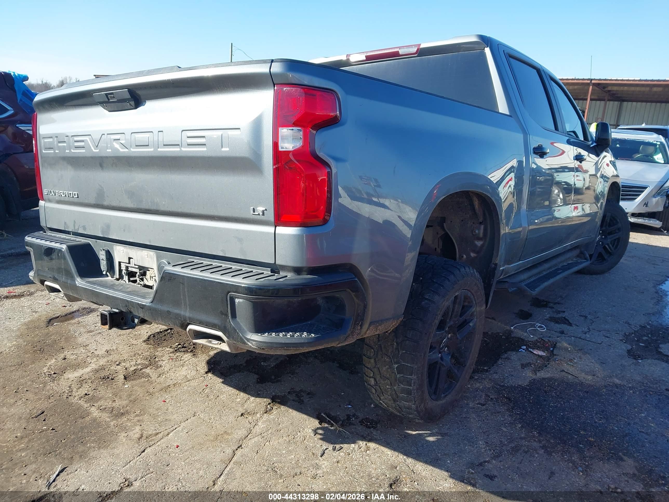 CHEVROLET SILVERADO image 4