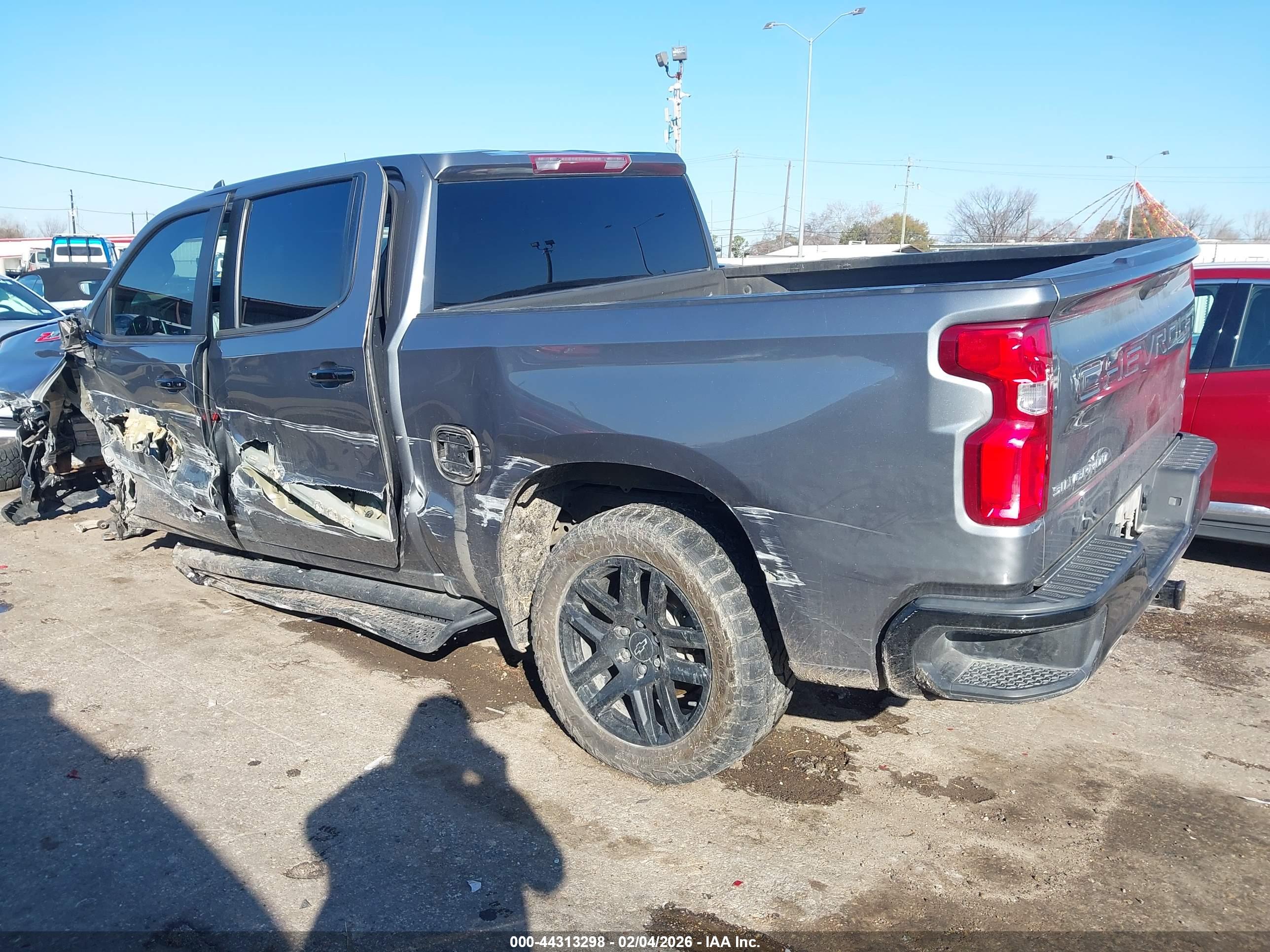 CHEVROLET SILVERADO image 6
