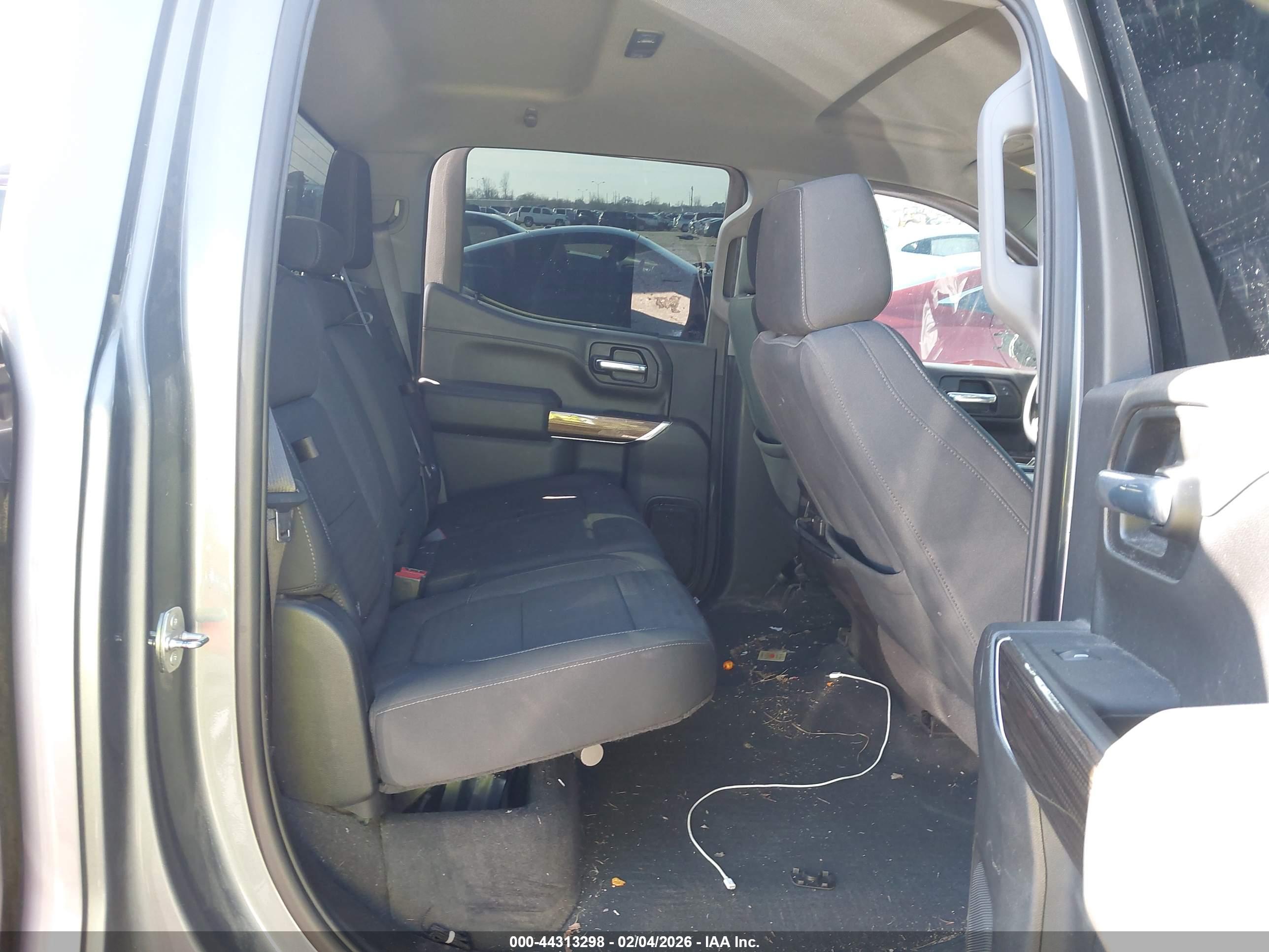 CHEVROLET SILVERADO image 8