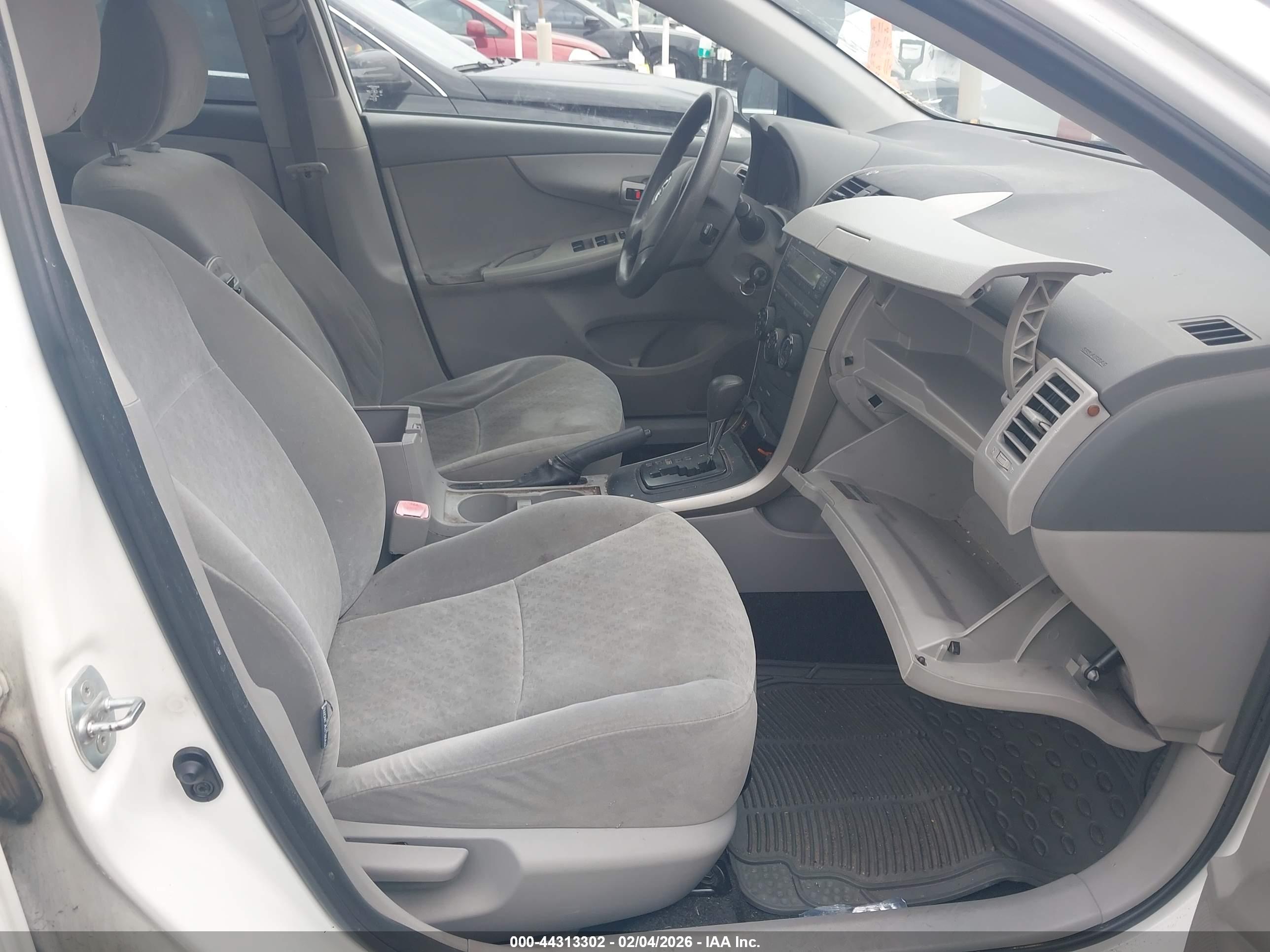 TOYOTA COROLLA image 5
