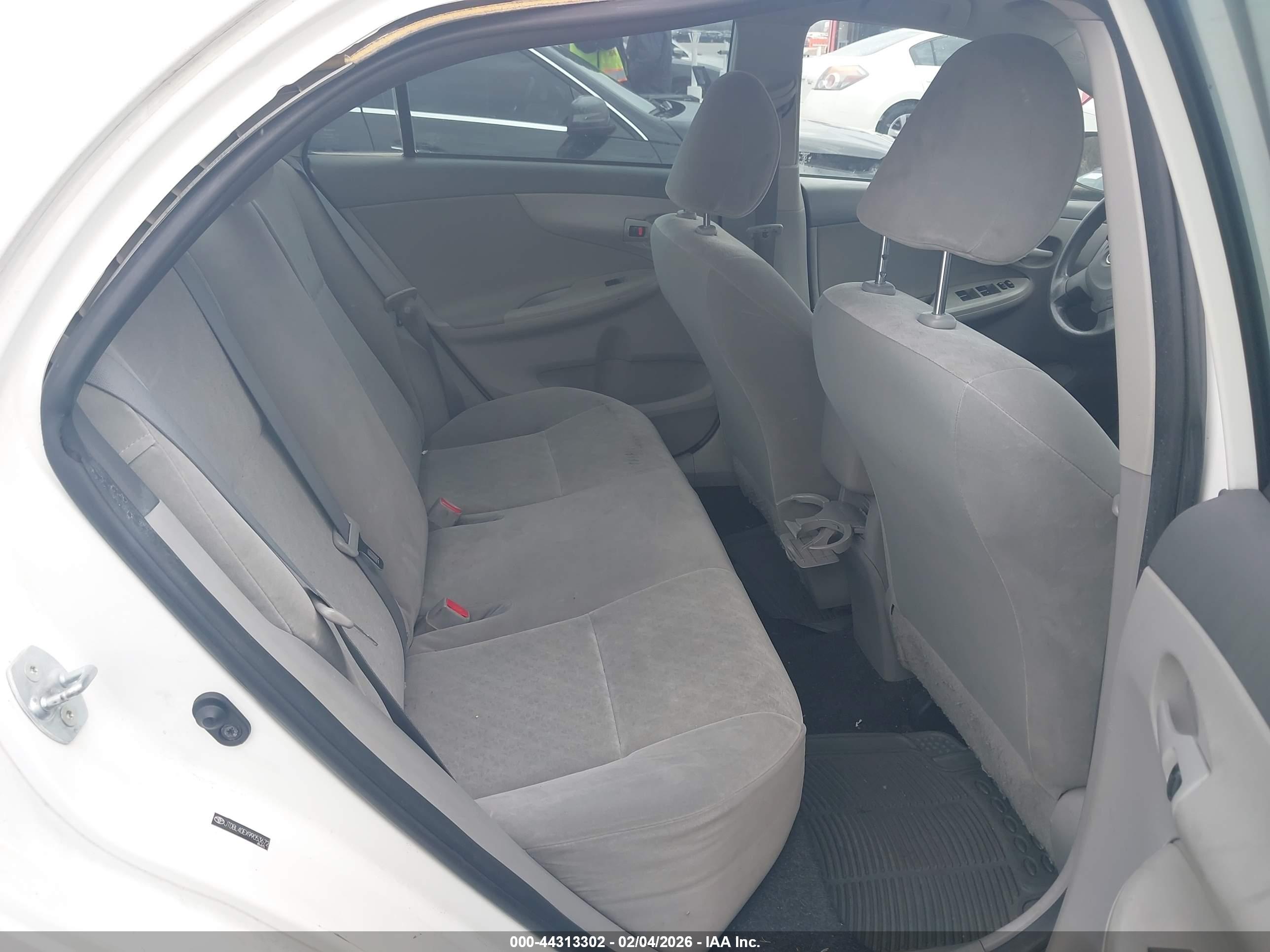 TOYOTA COROLLA image 8