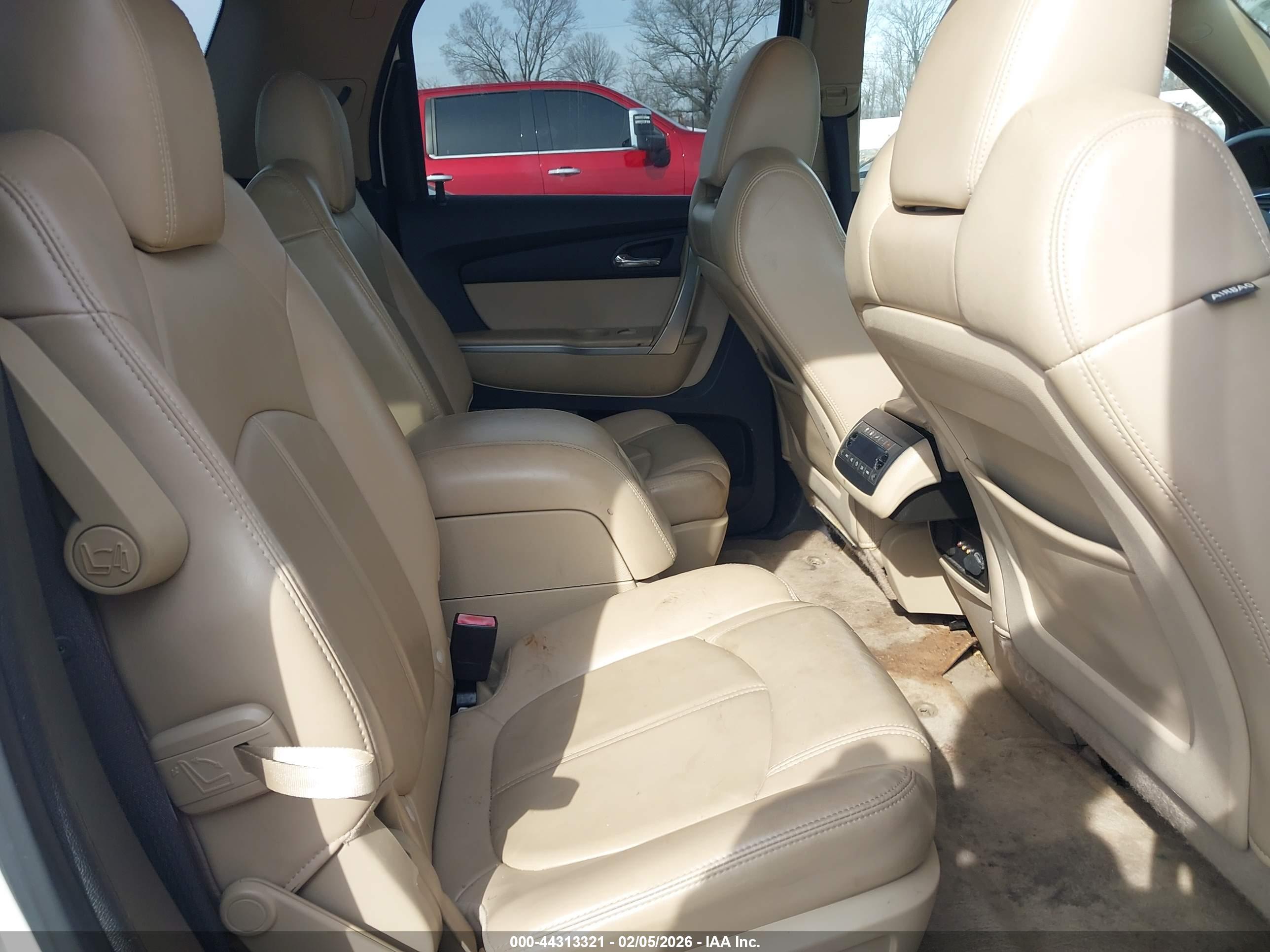 GMC ACADIA image 8