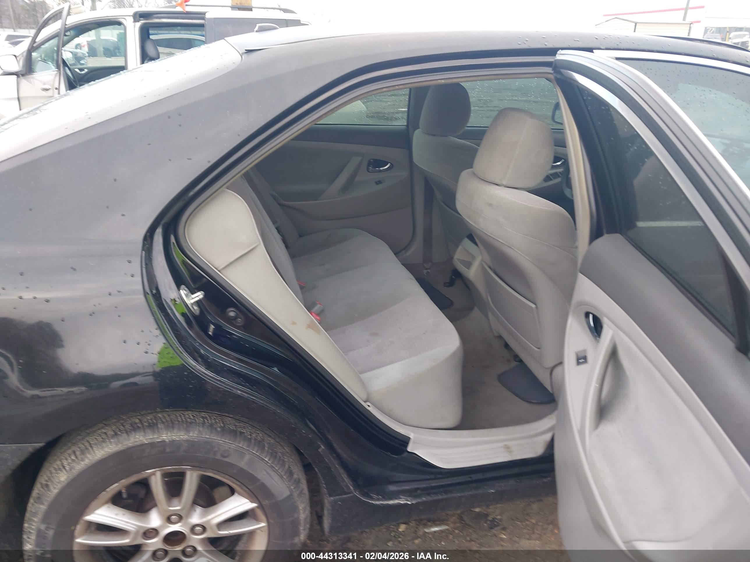 TOYOTA CAMRY image 8