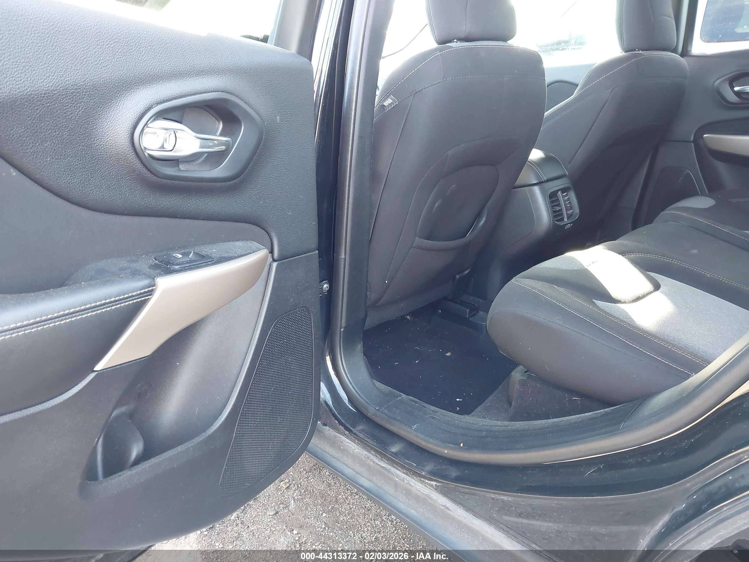 JEEP CHEROKEE image 8