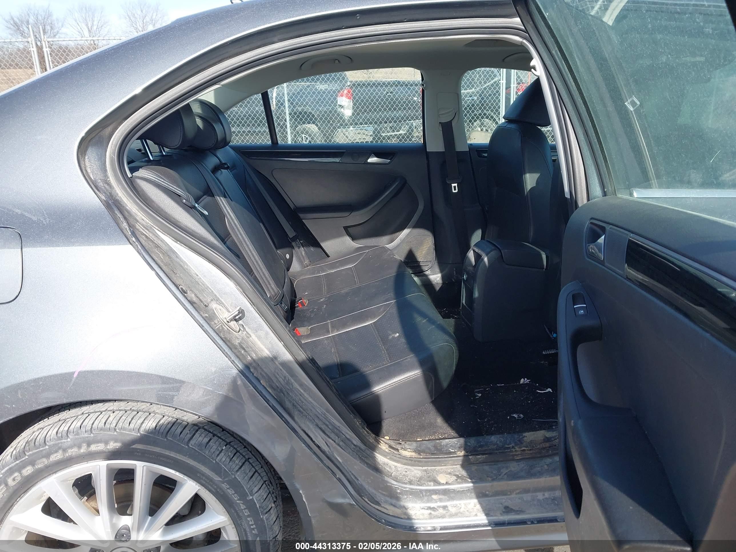 VOLKSWAGEN JETTA image 8