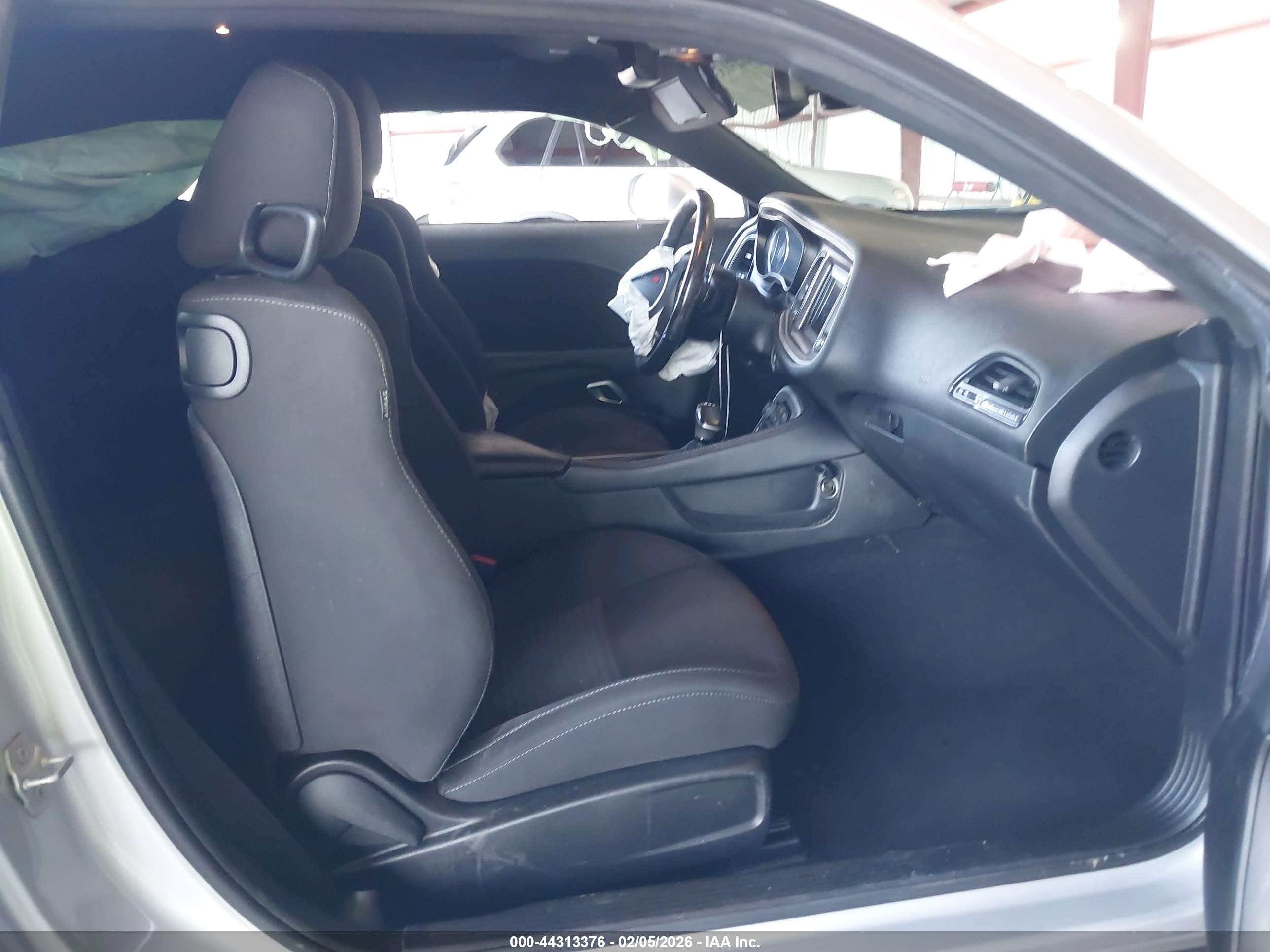 DODGE CHALLENGER image 5