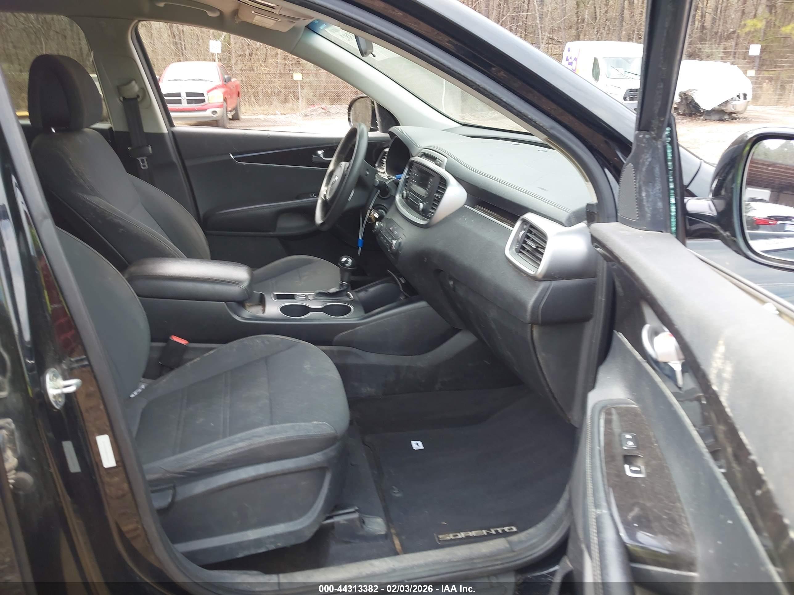 KIA SORENTO image 5