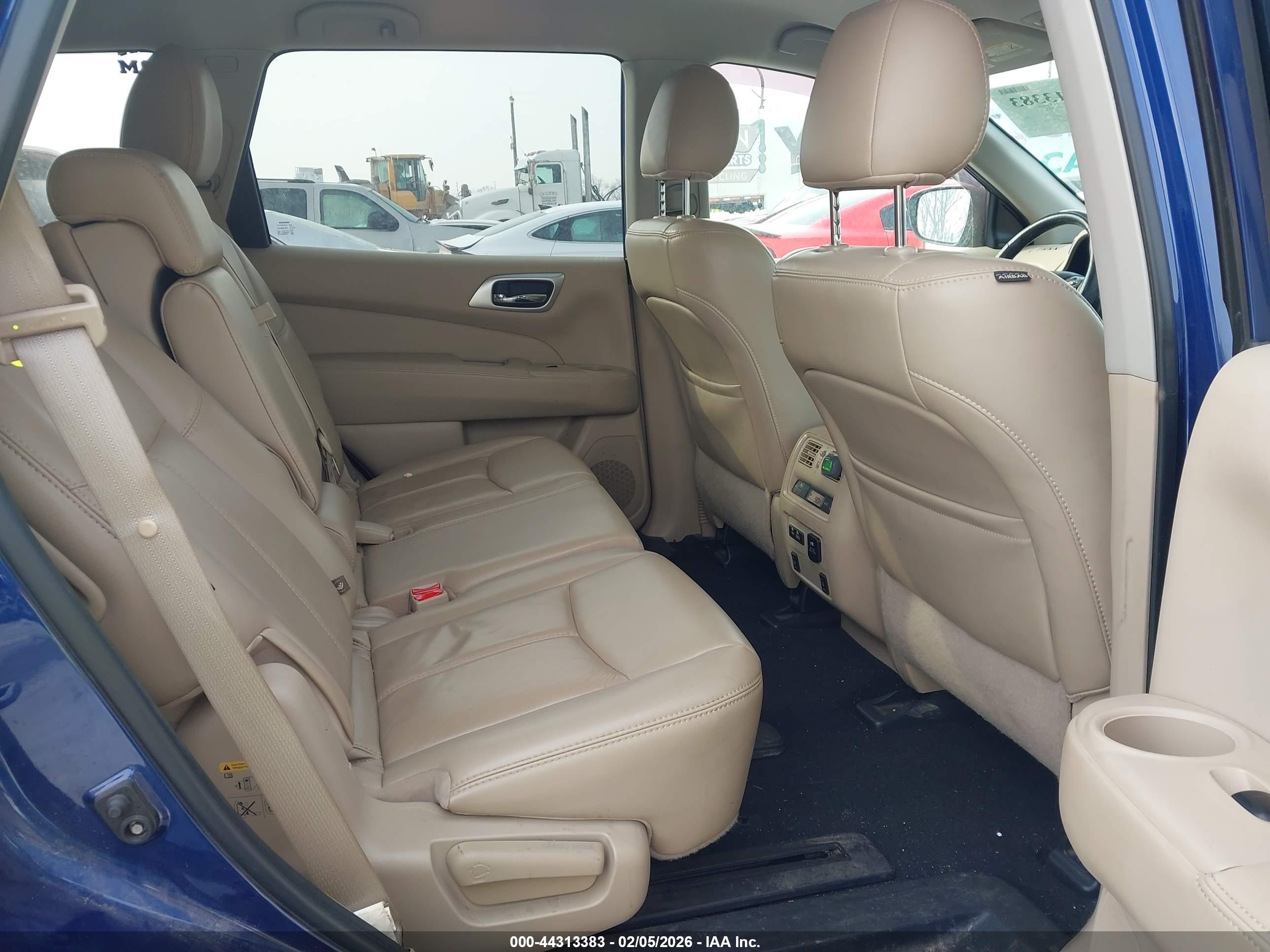 NISSAN PATHFINDER image 8