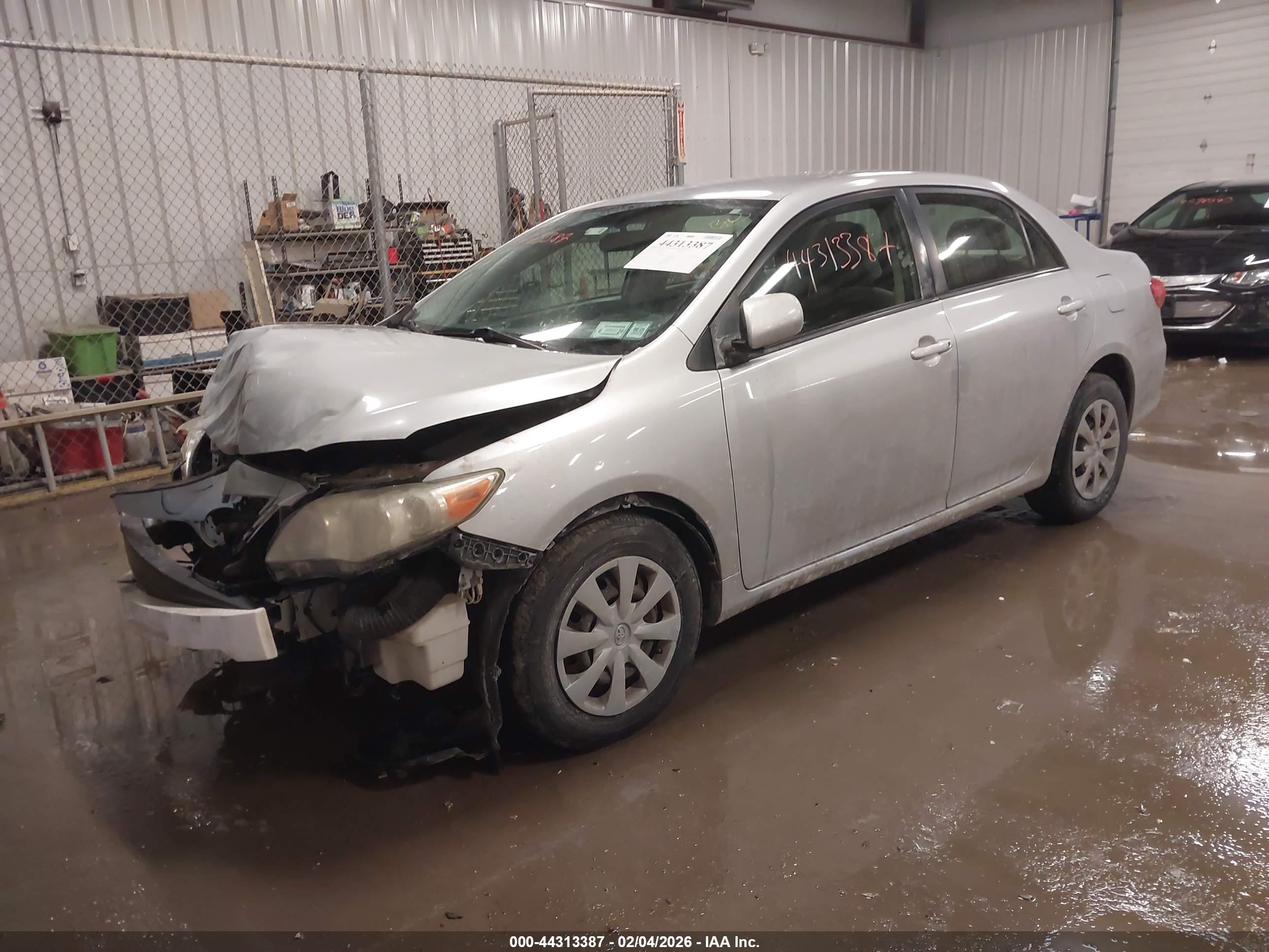 TOYOTA COROLLA image 2