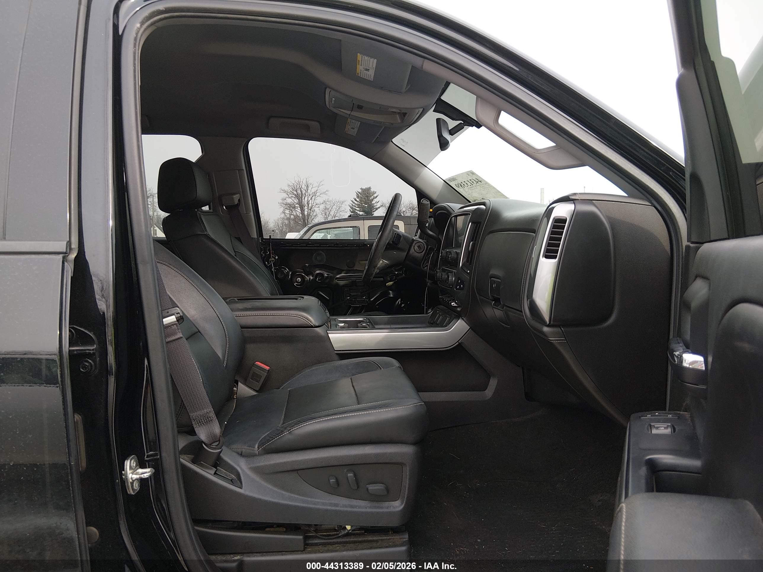 CHEVROLET SILVERADO image 5