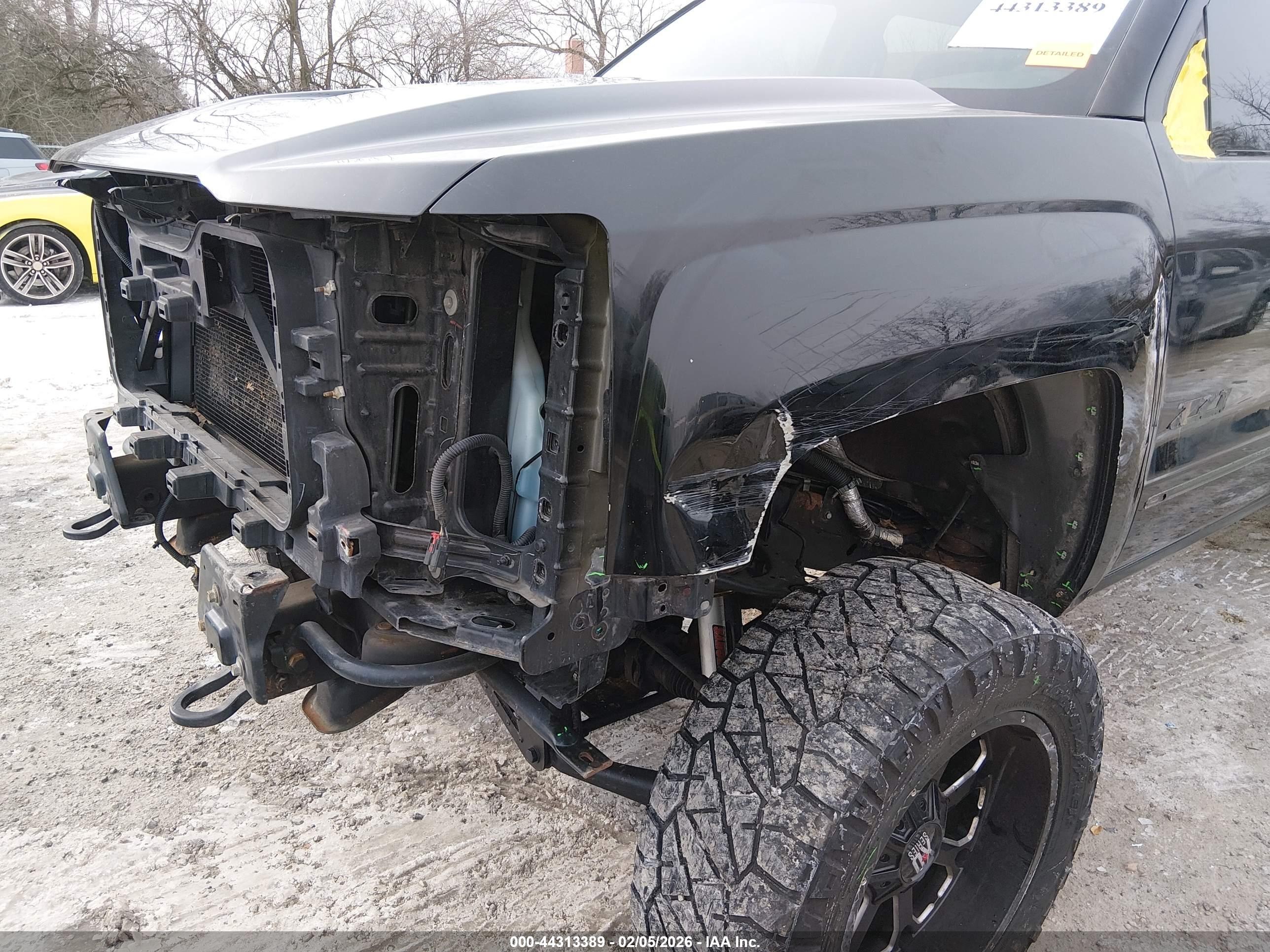 CHEVROLET SILVERADO image 6
