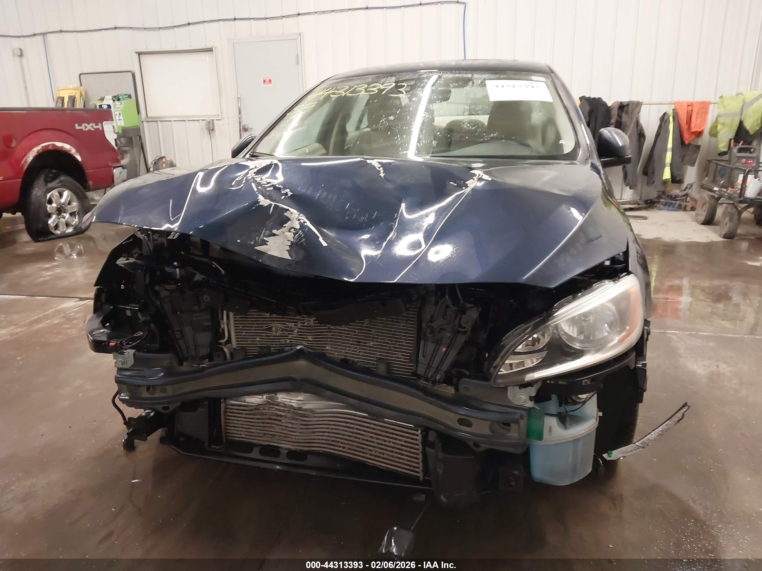 VOLVO S60 image 6