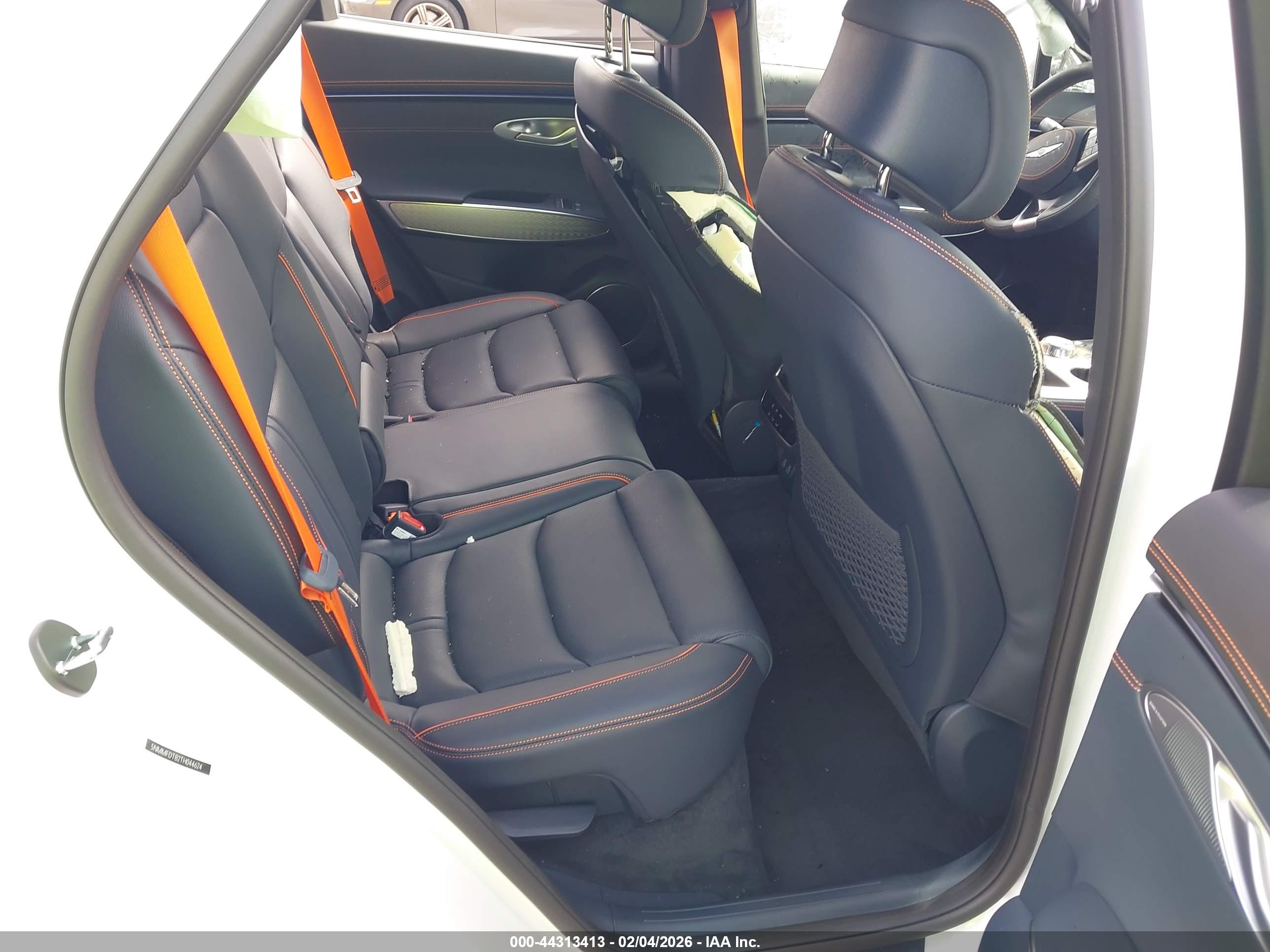 GENESIS GV70 image 8
