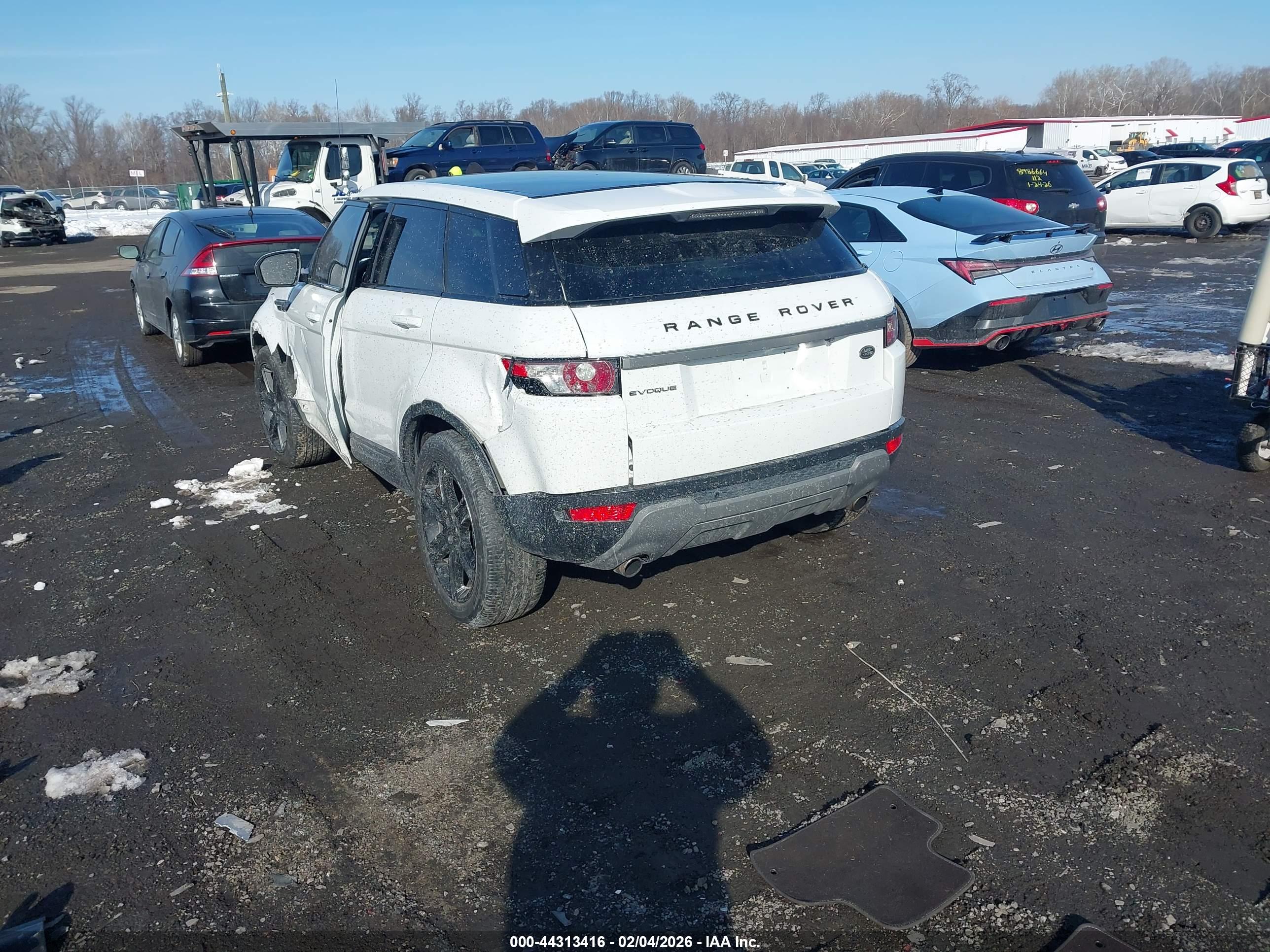 LAND ROVER image 3