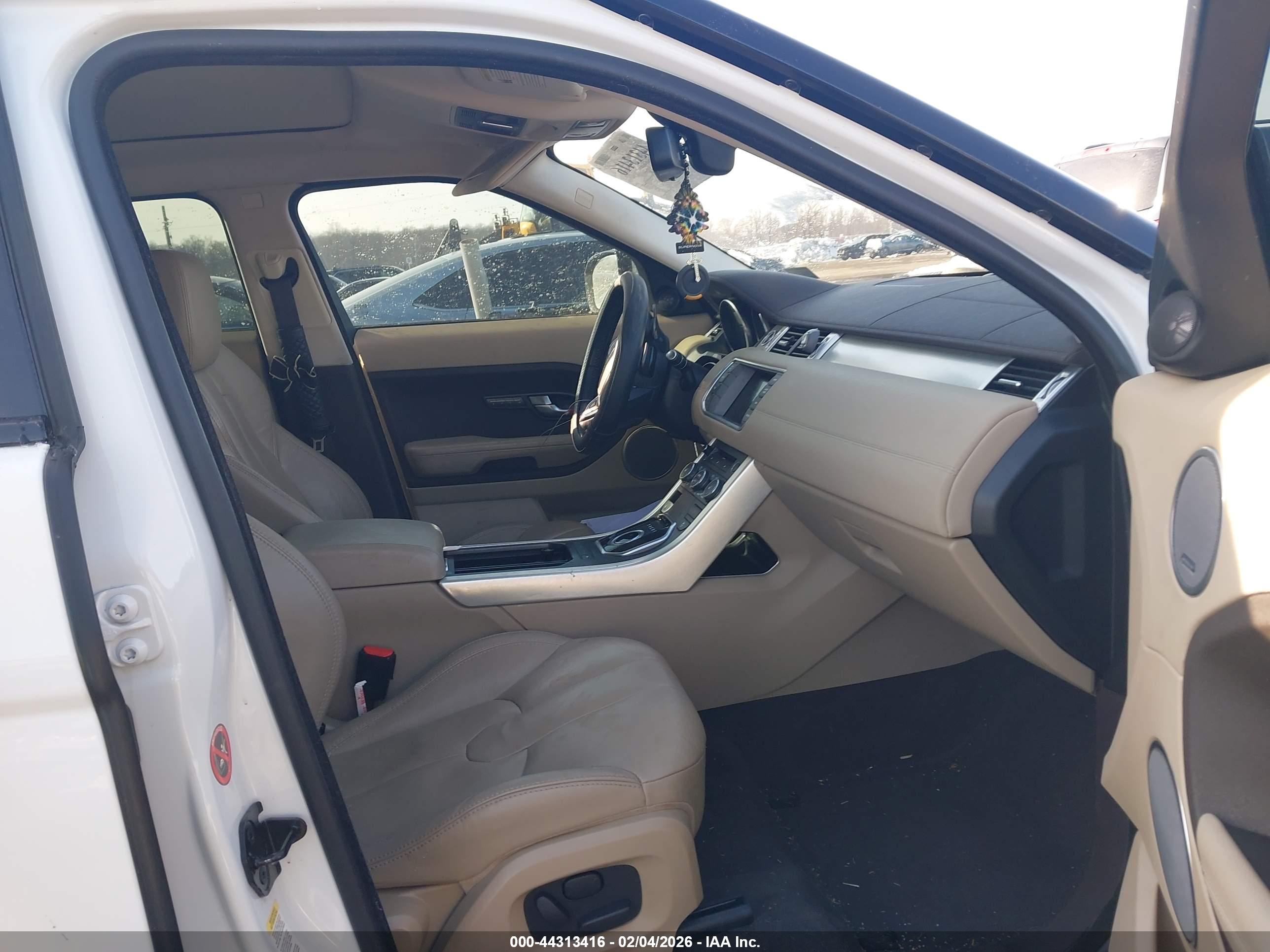 LAND ROVER image 5