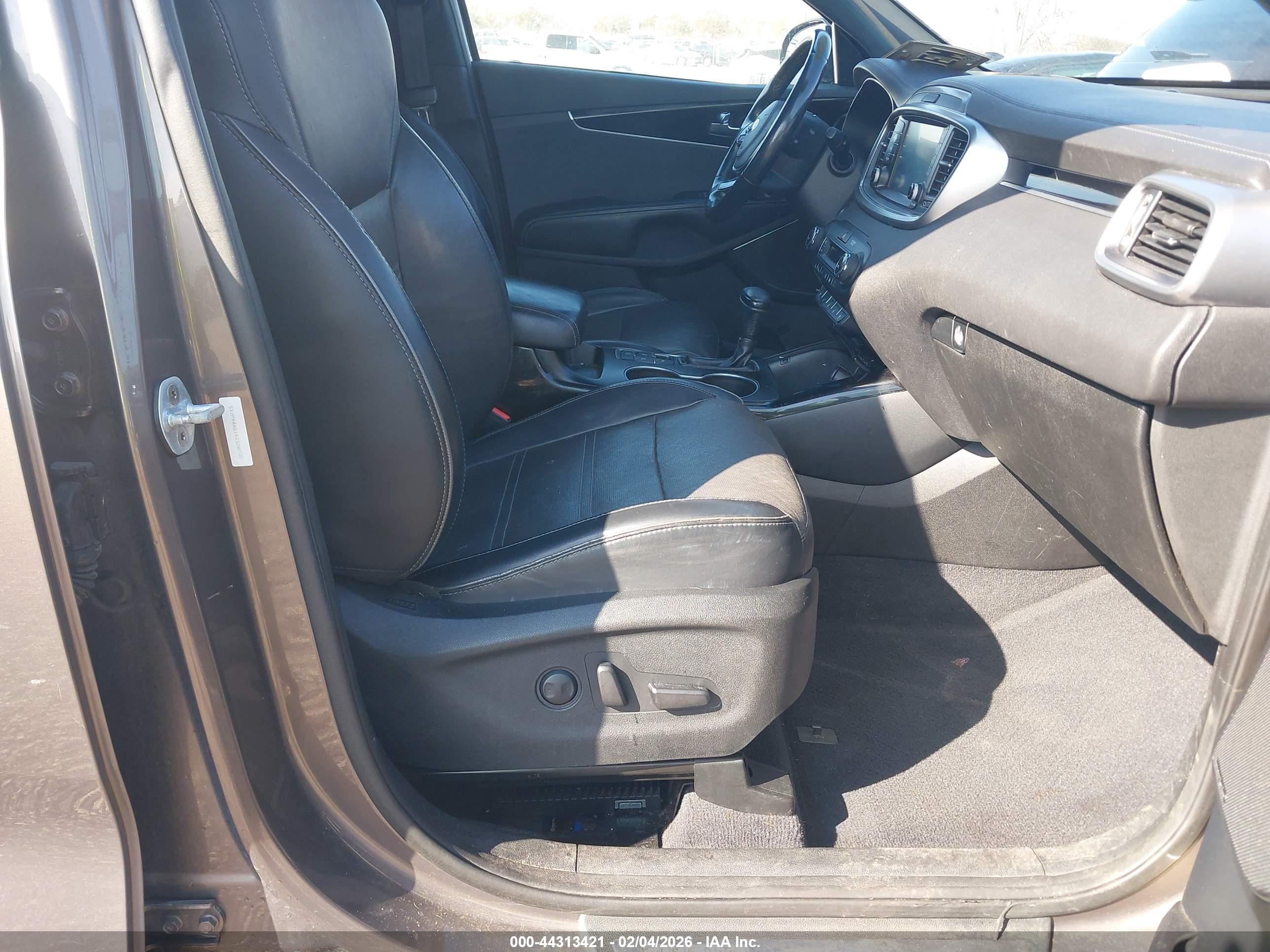 KIA SORENTO image 5