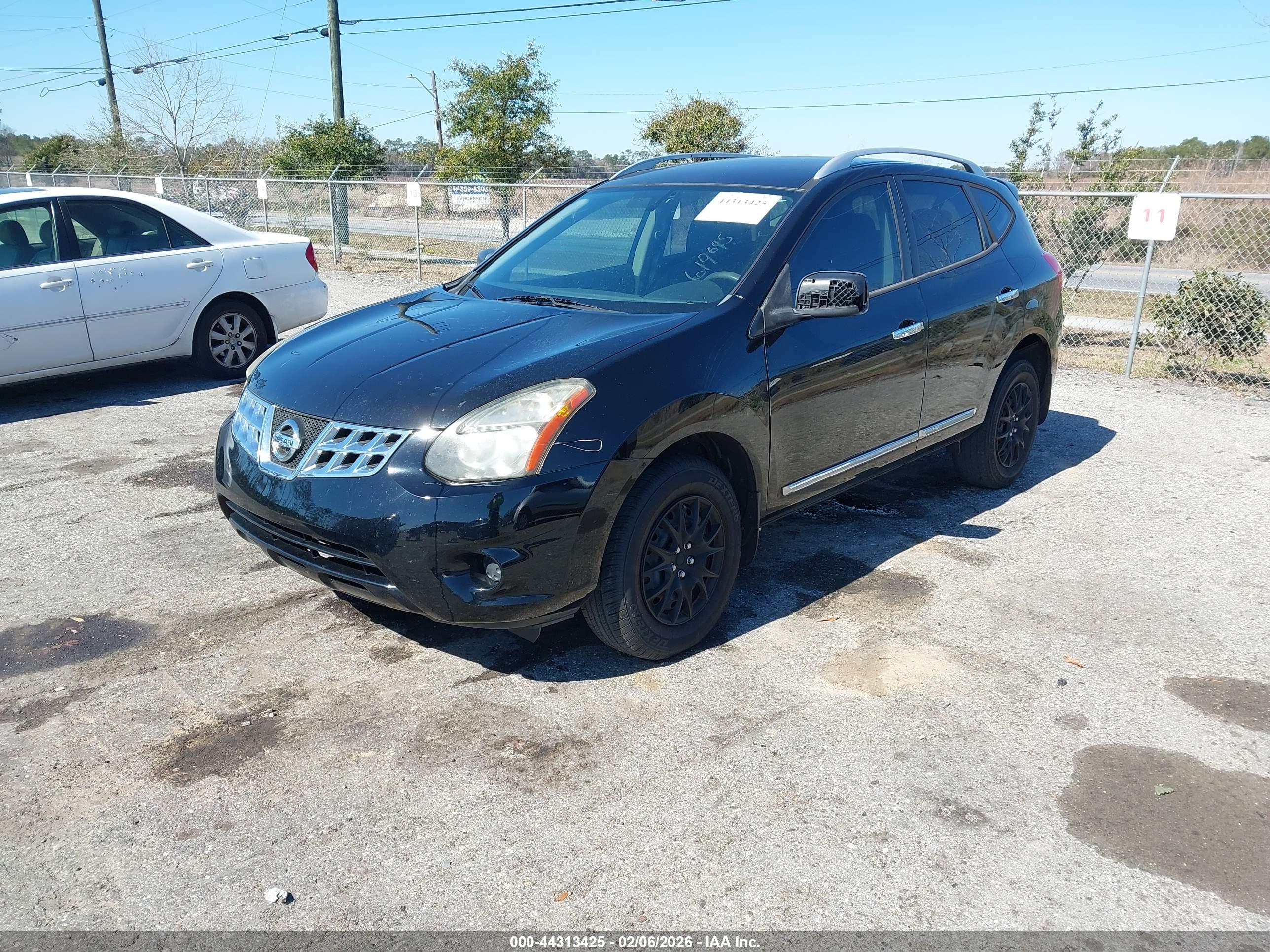 NISSAN ROGUE image 2