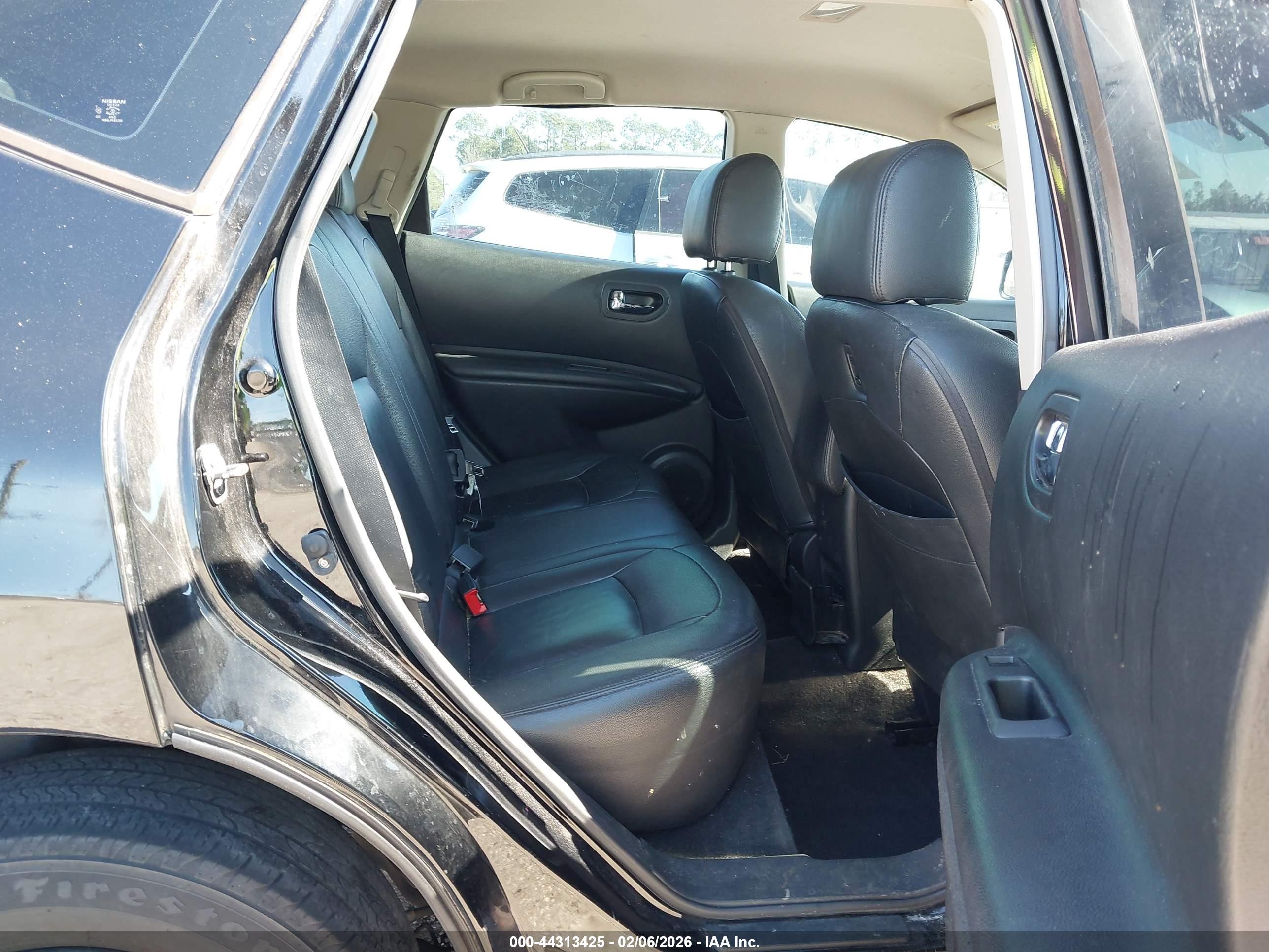 NISSAN ROGUE image 8