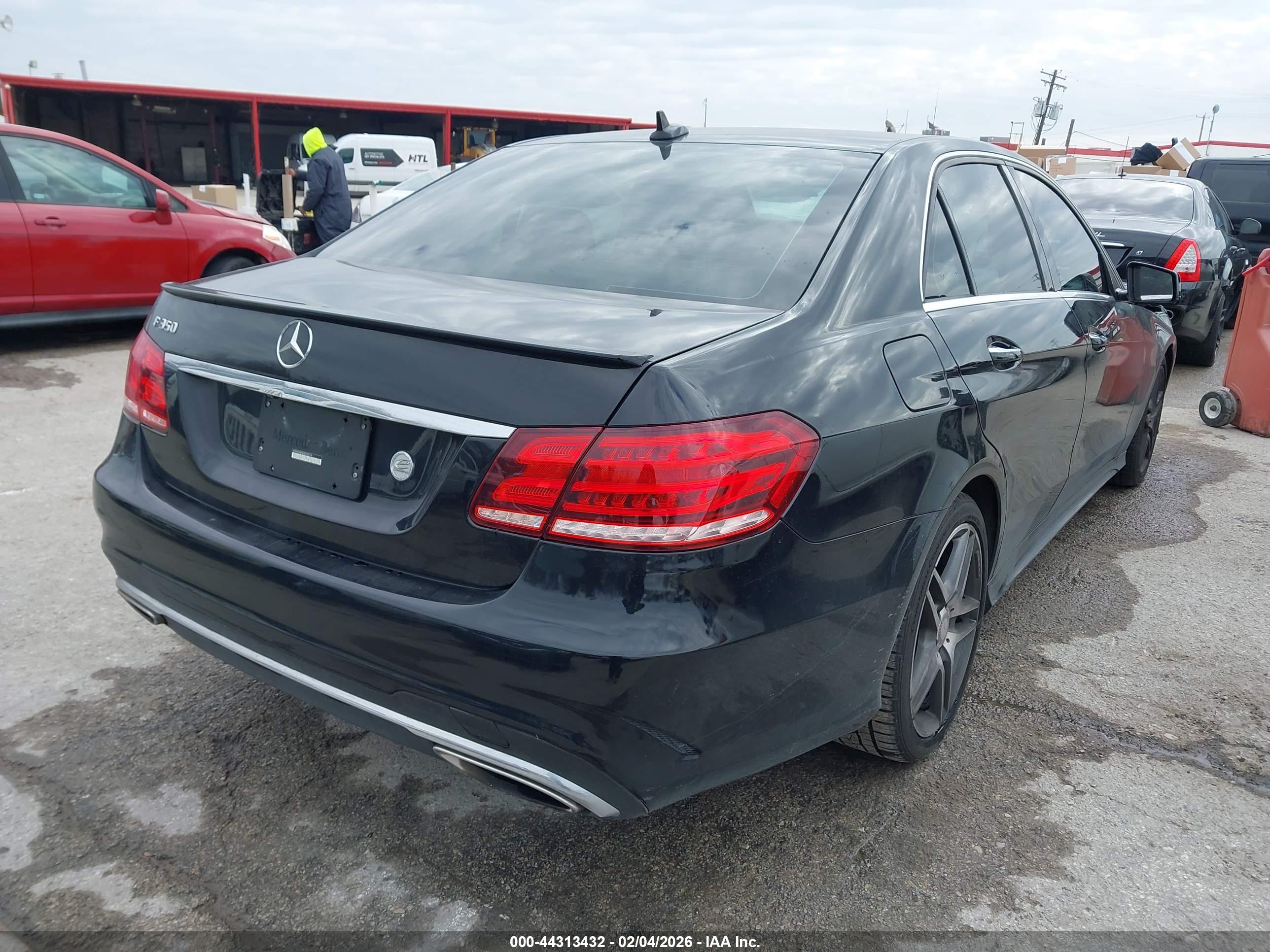 MERCEDES-BENZ E image 4