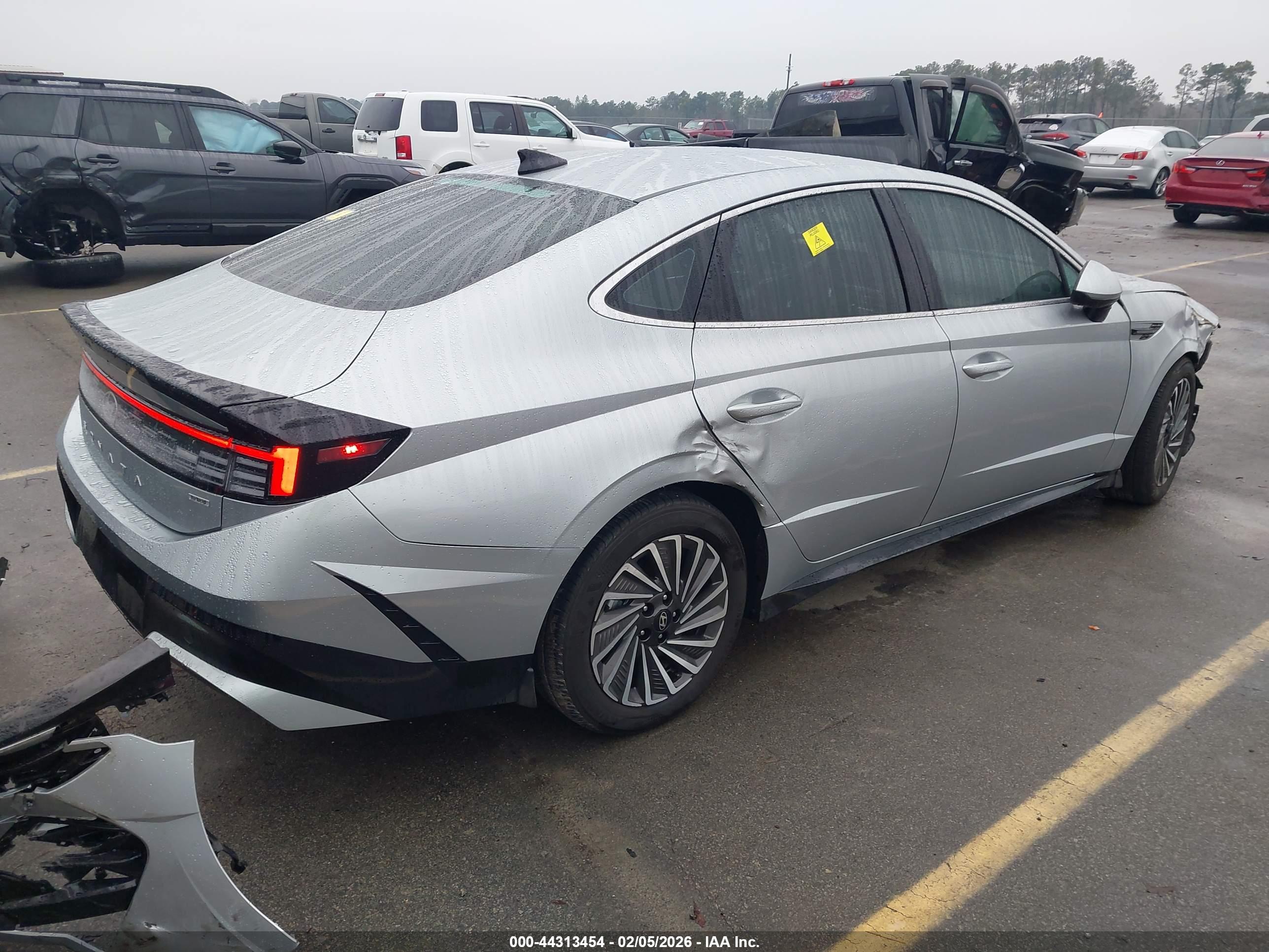 HYUNDAI SONATA image 4