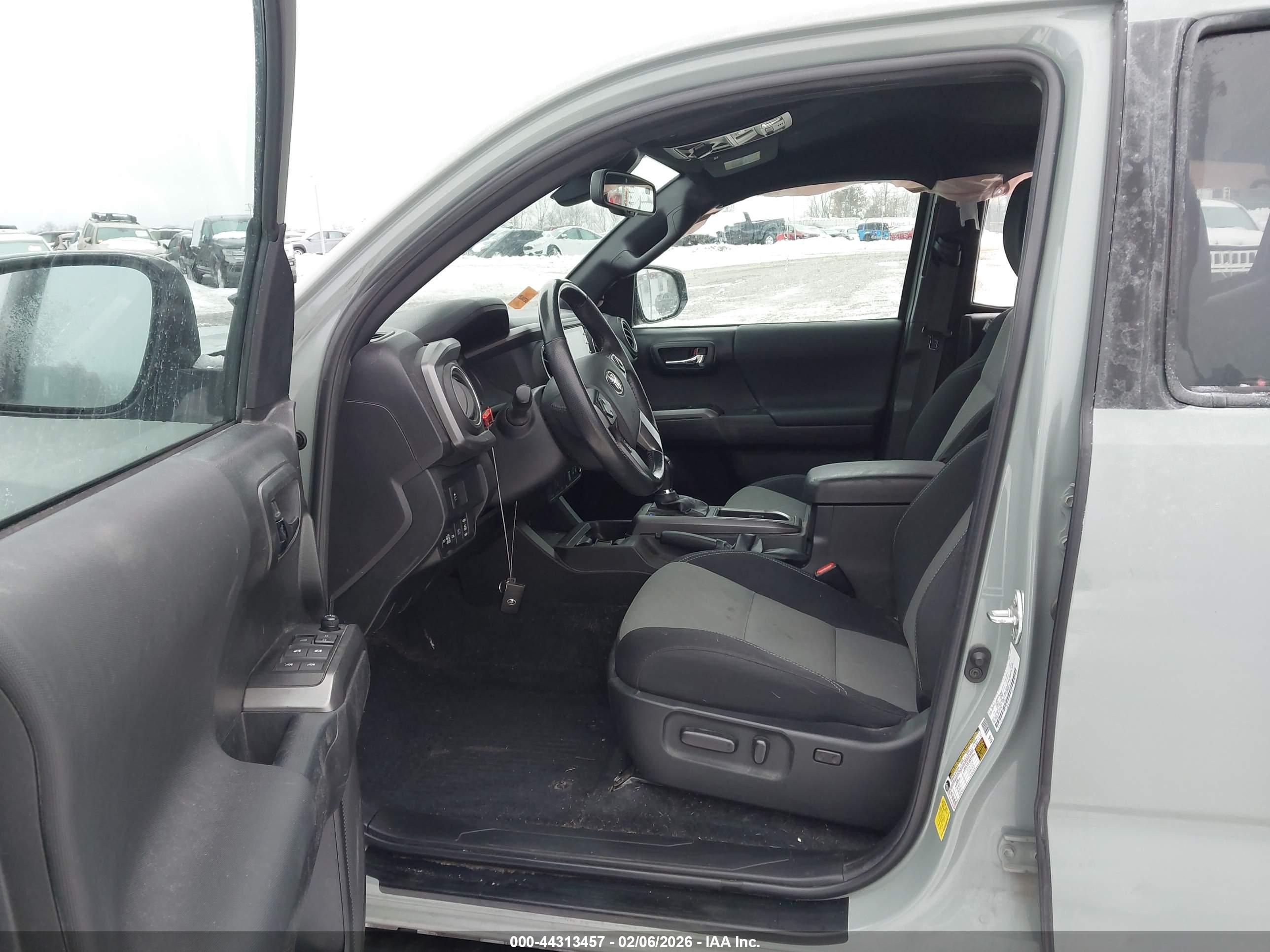 TOYOTA TACOMA image 5