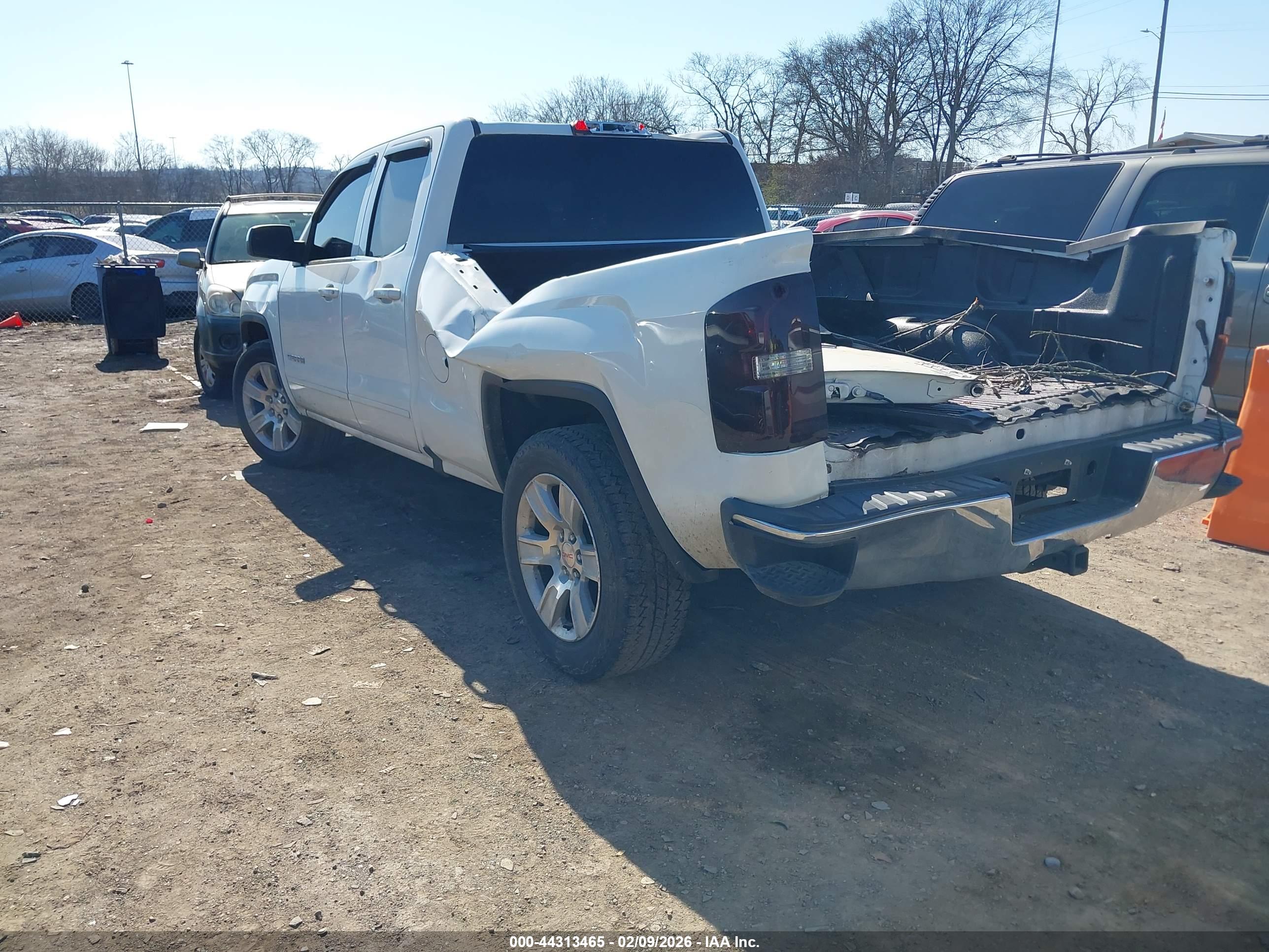 GMC SIERRA image 3