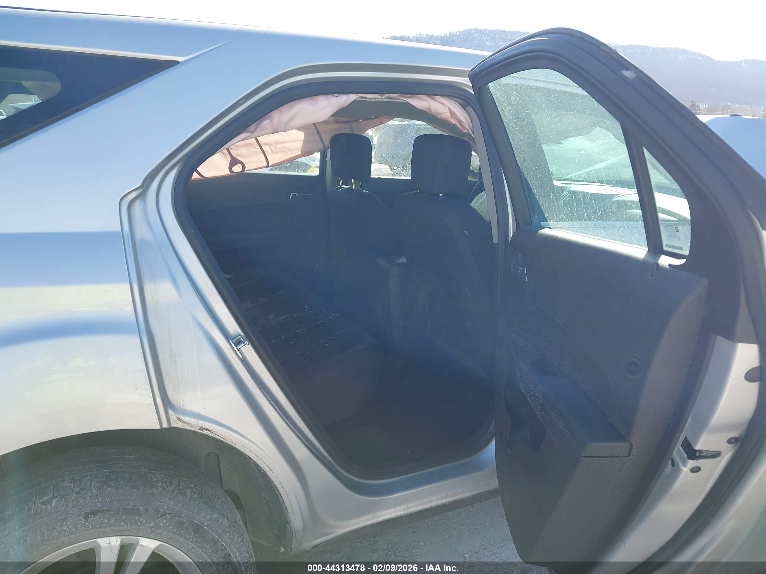 CHEVROLET EQUINOX image 8