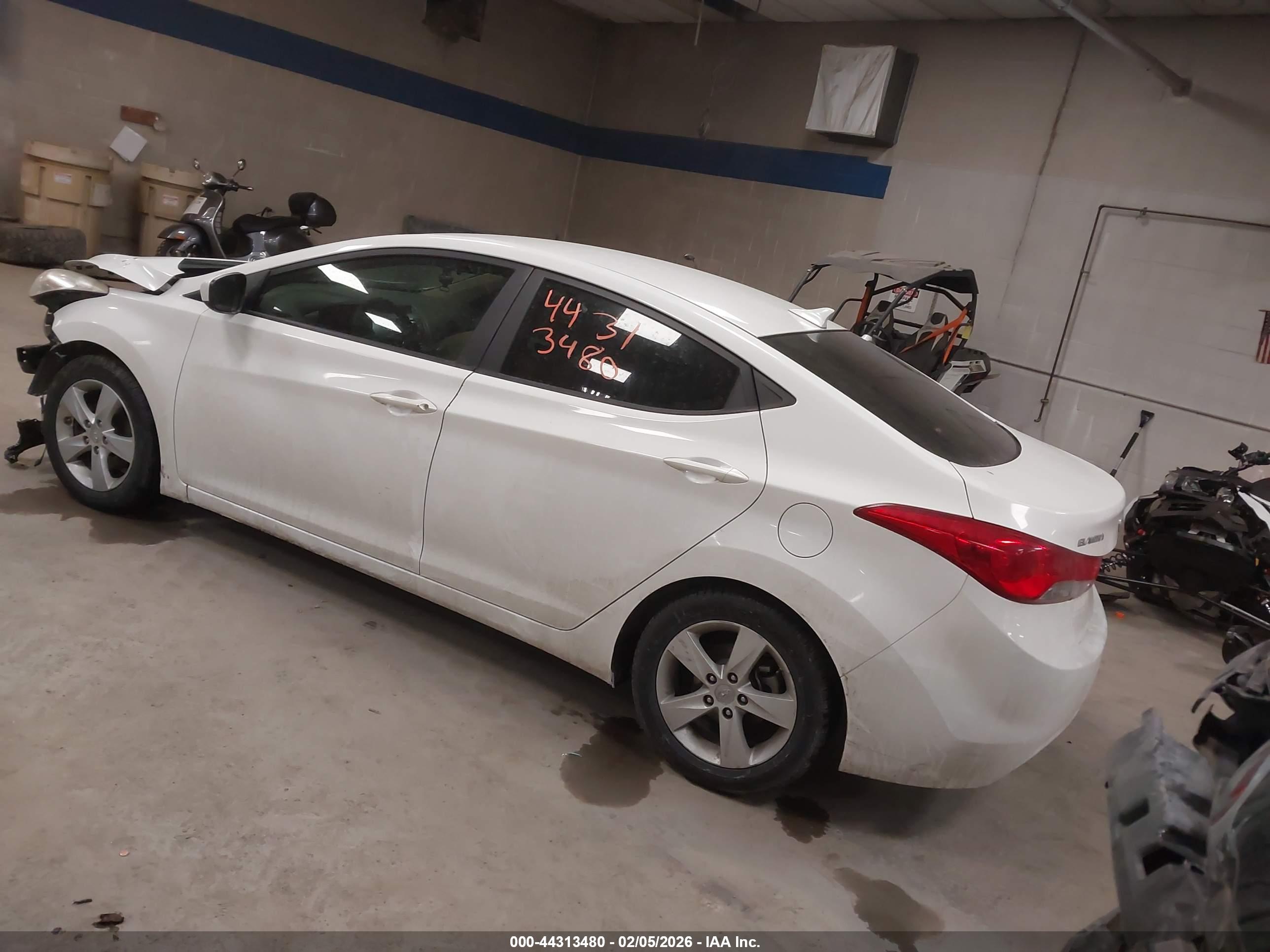 HYUNDAI ELANTRA image 3