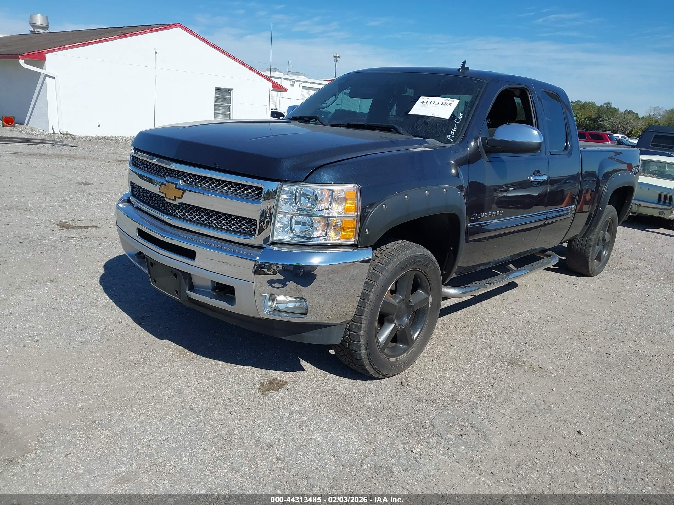 CHEVROLET SILVERADO image 2