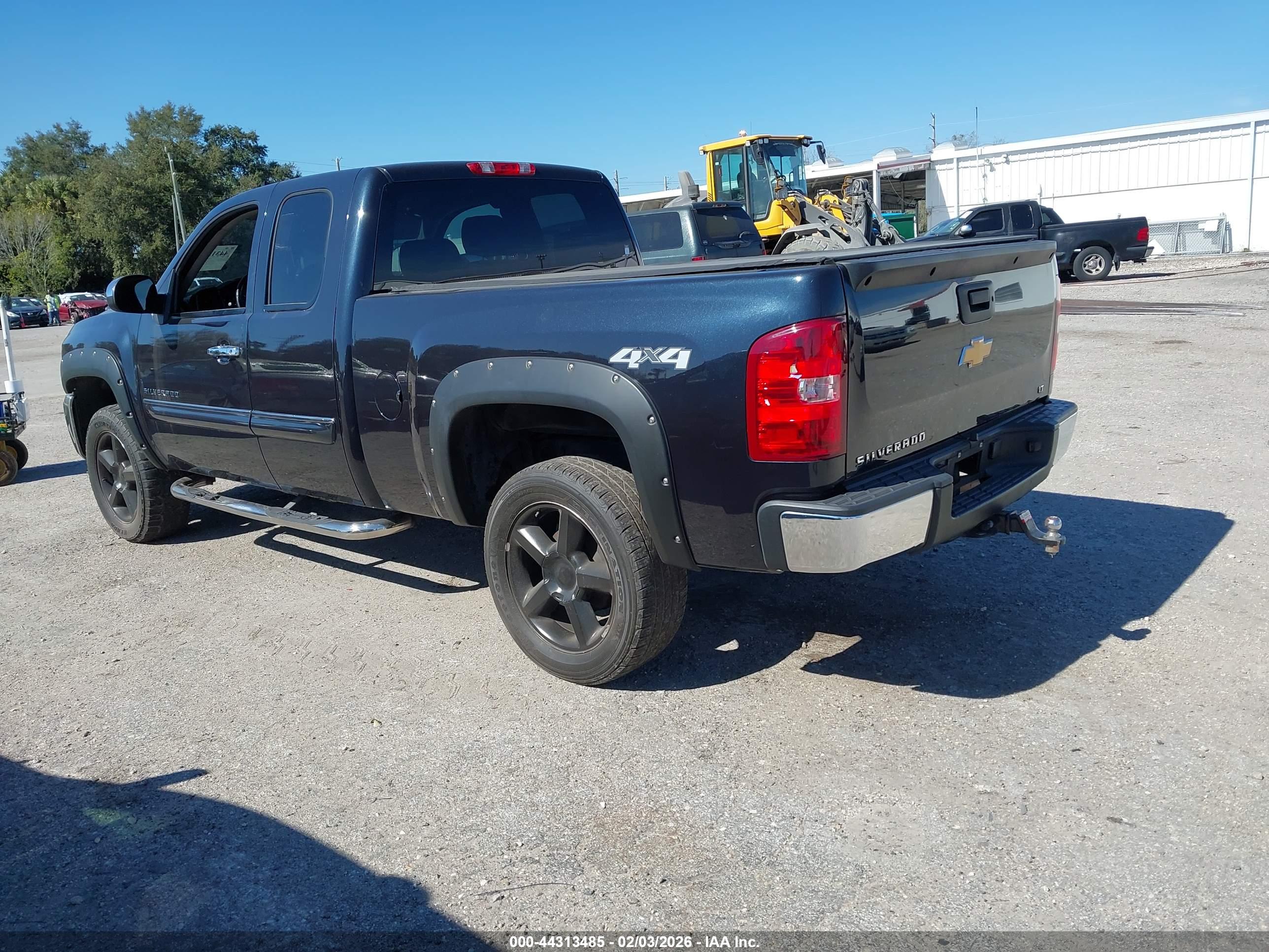 CHEVROLET SILVERADO image 3