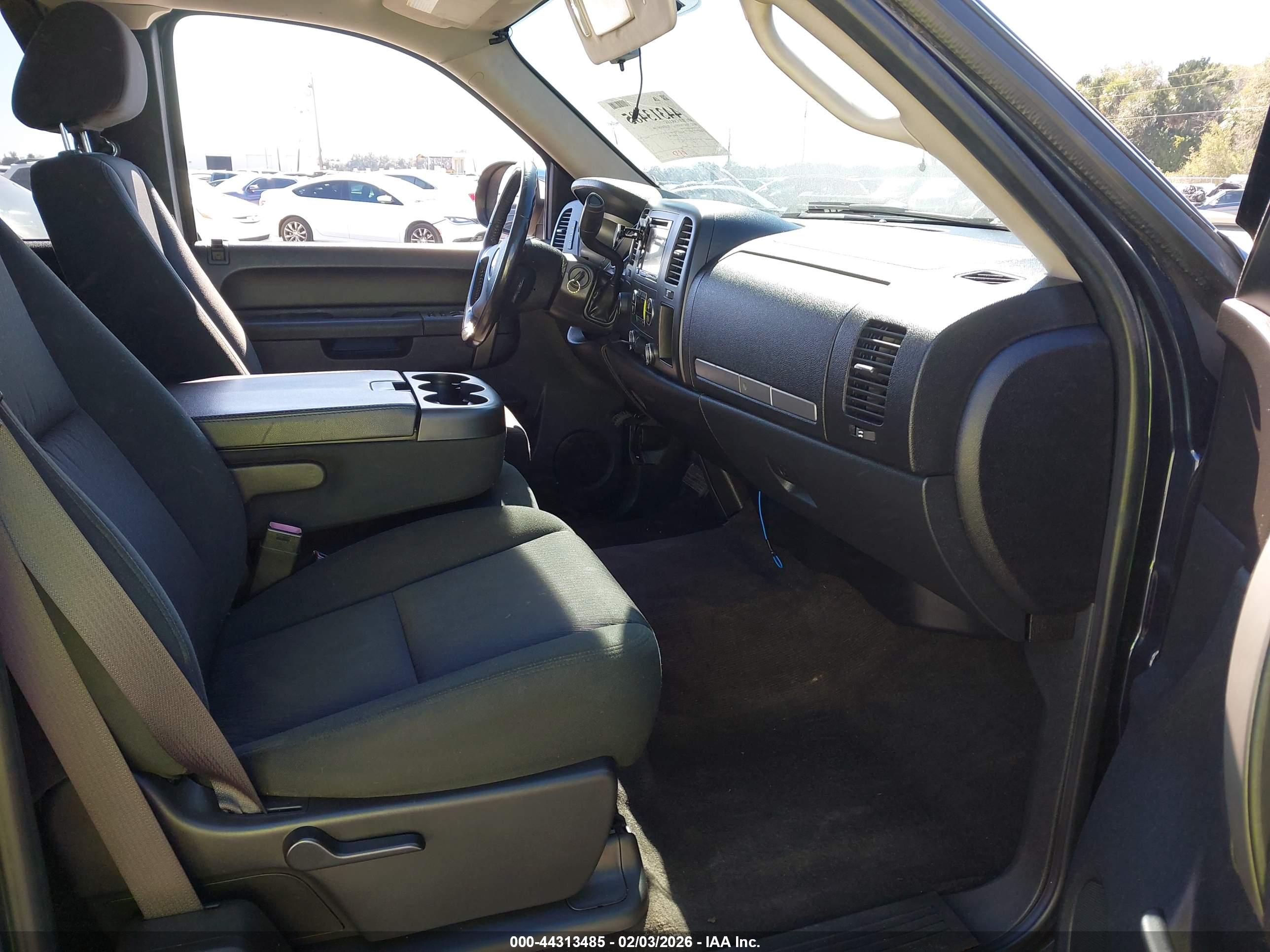 CHEVROLET SILVERADO image 5