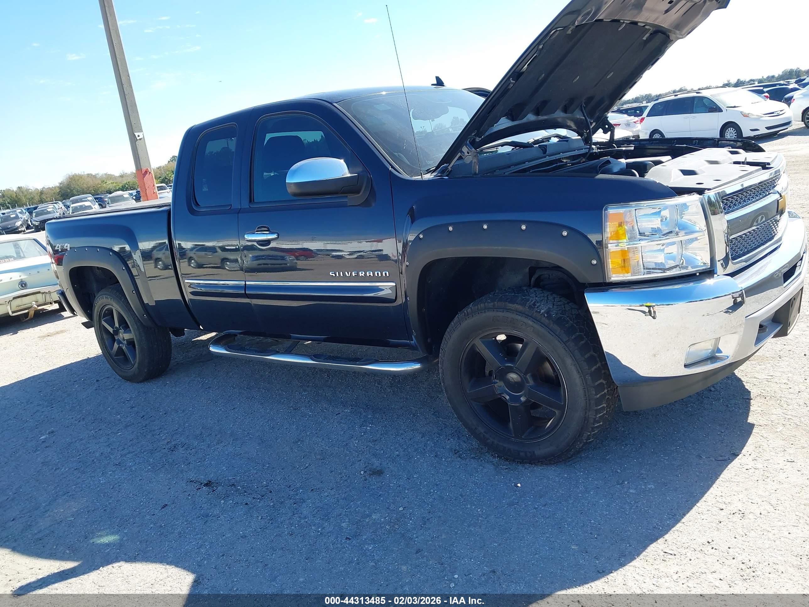 CHEVROLET SILVERADO image 6