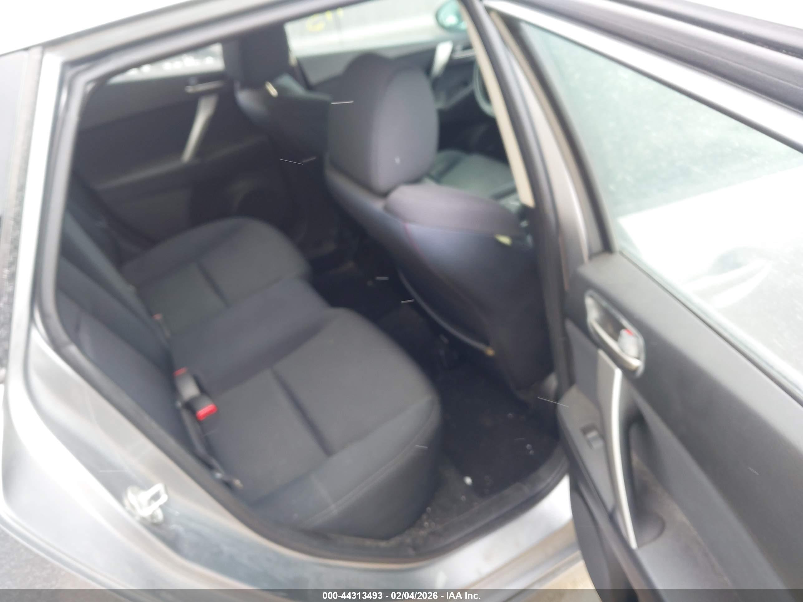MAZDA MAZDA3 image 8