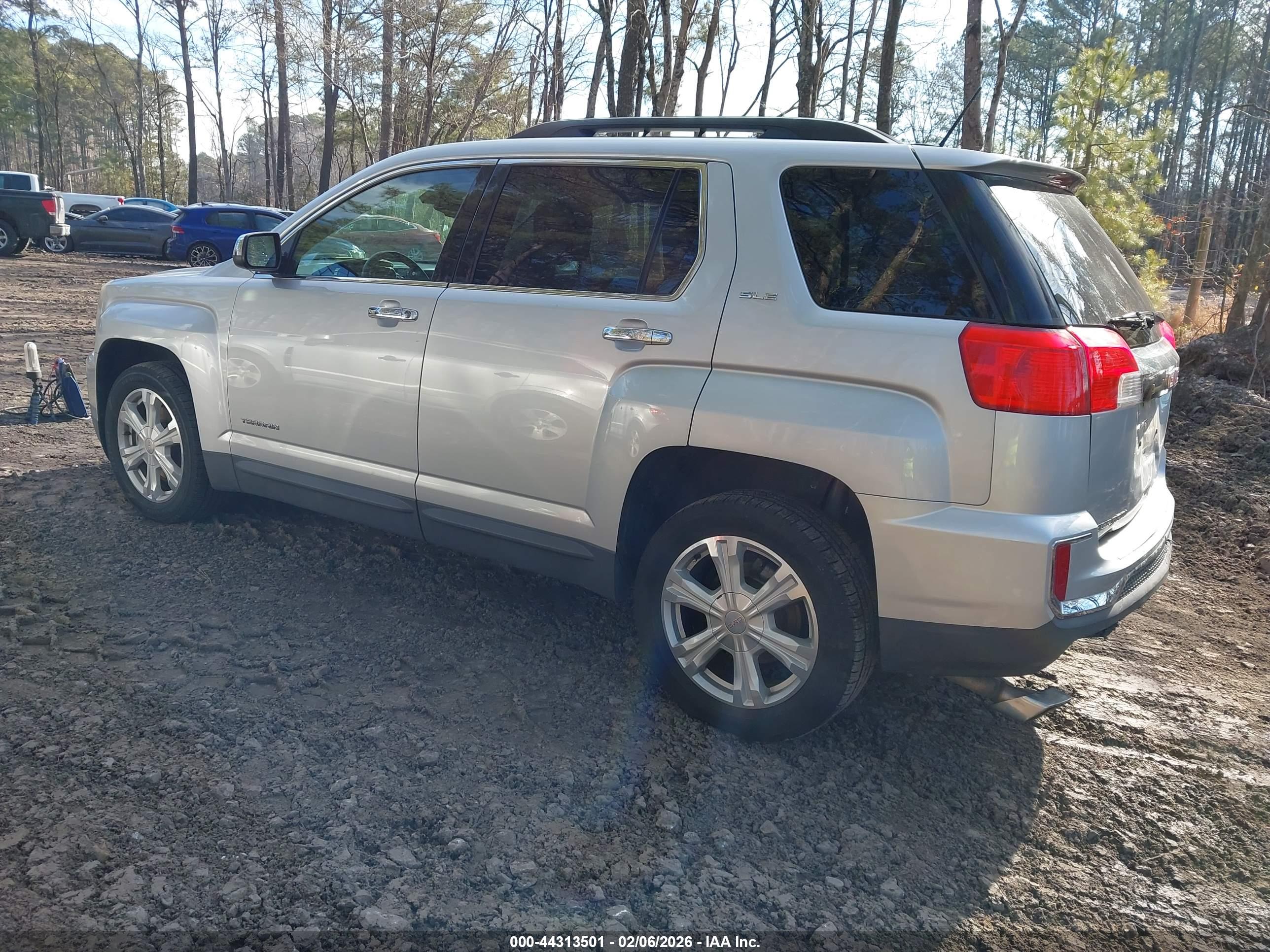 GMC TERRAIN image 3