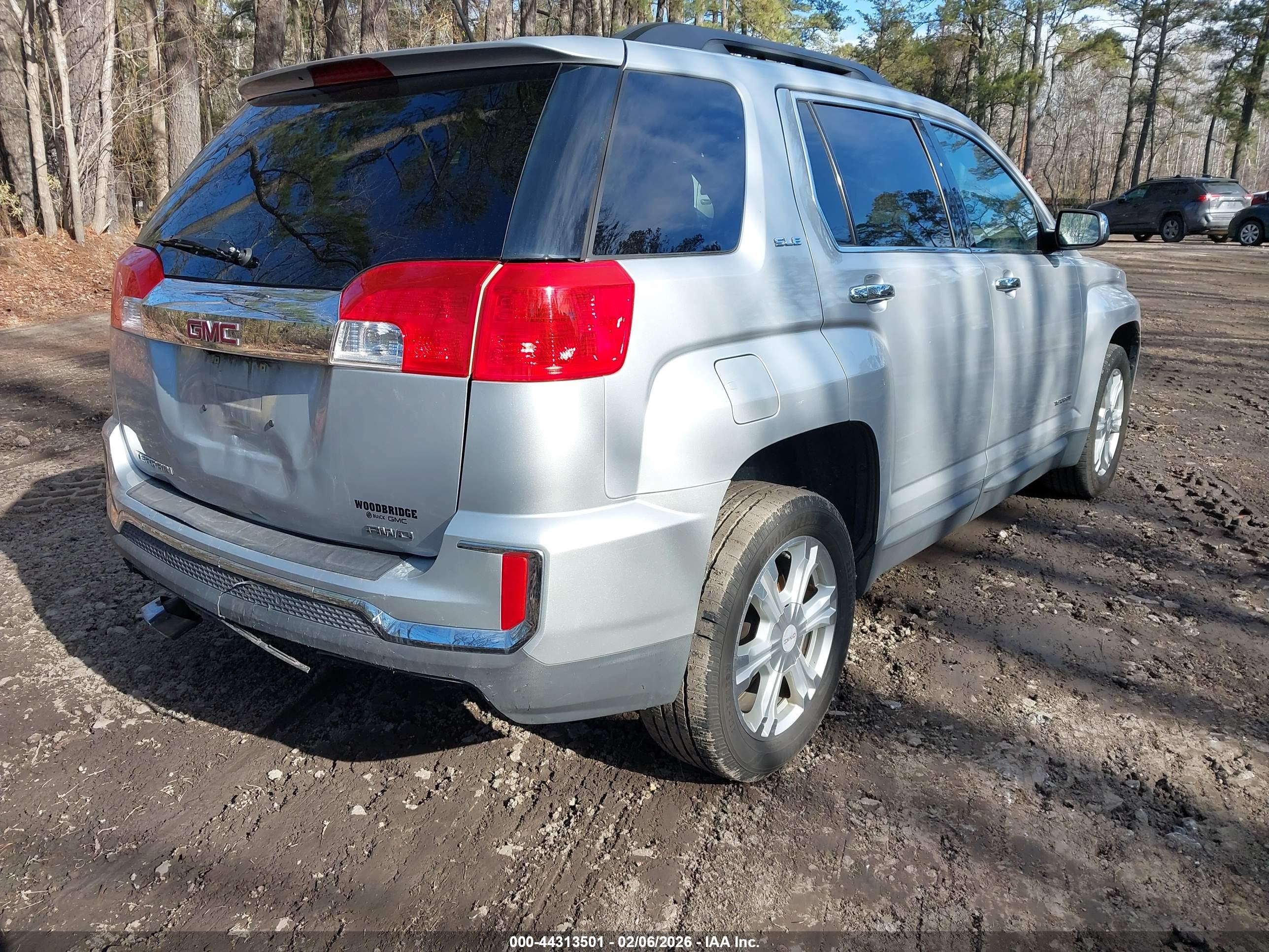 GMC TERRAIN image 4