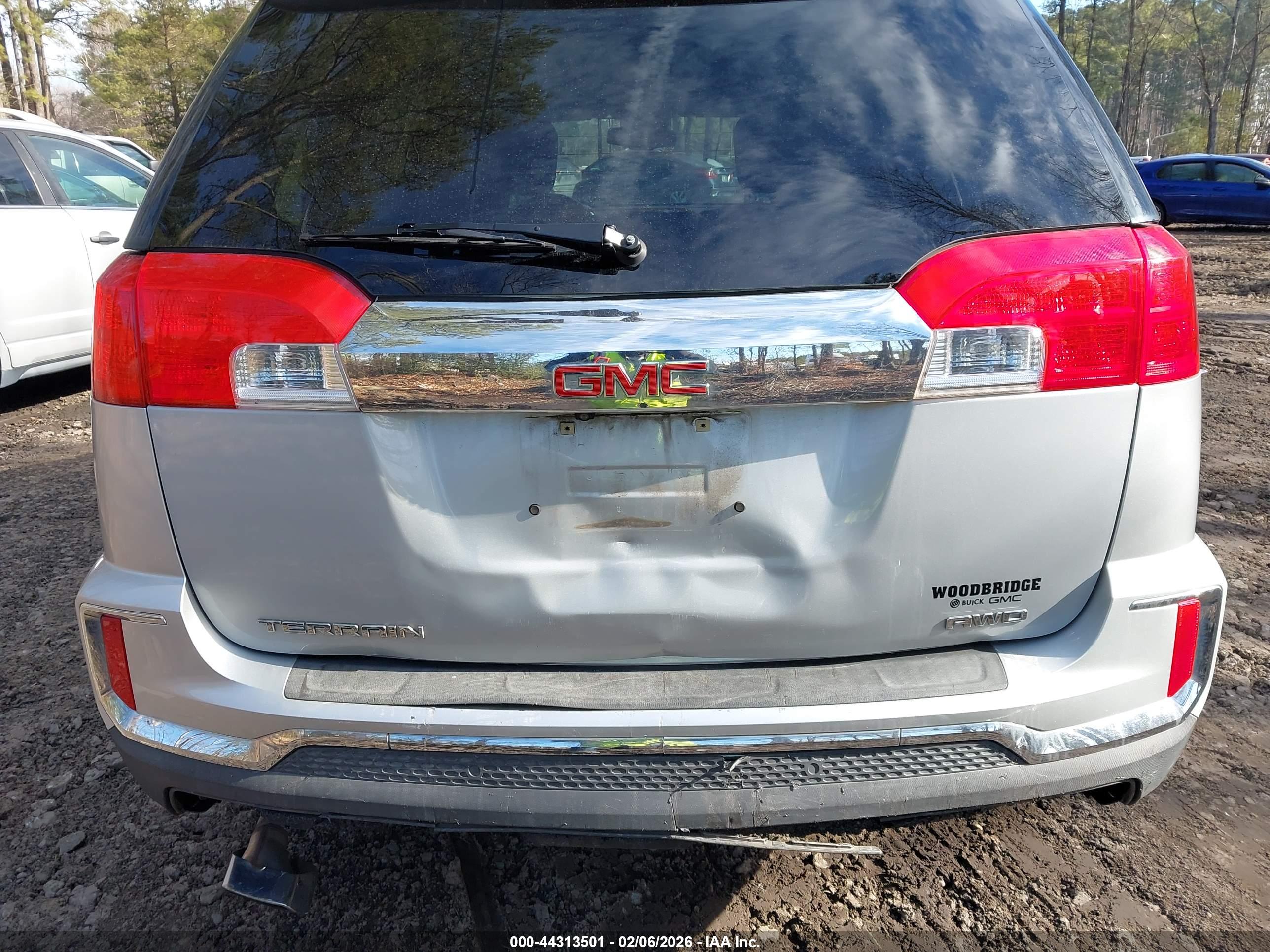 GMC TERRAIN image 6