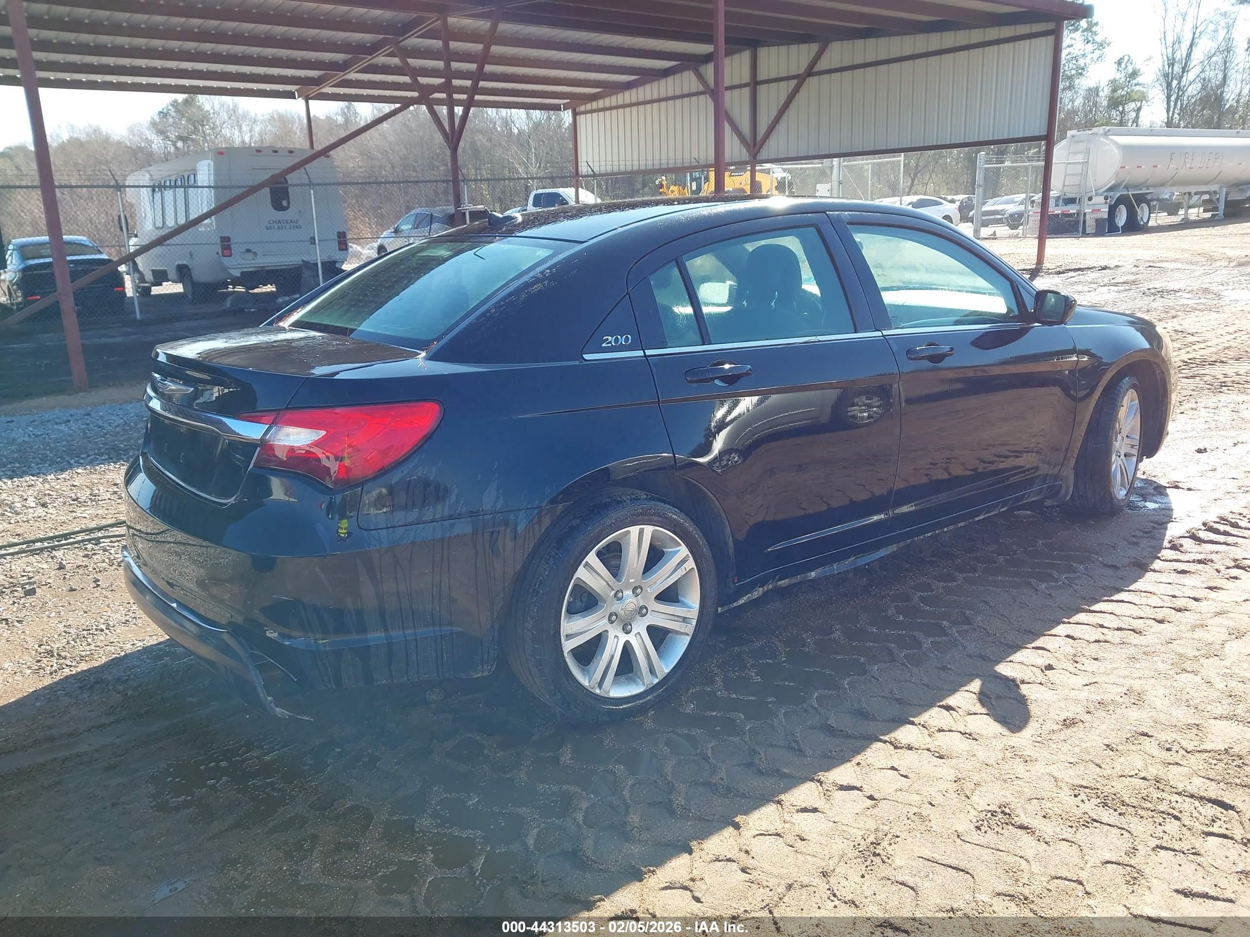 CHRYSLER 200 image 4