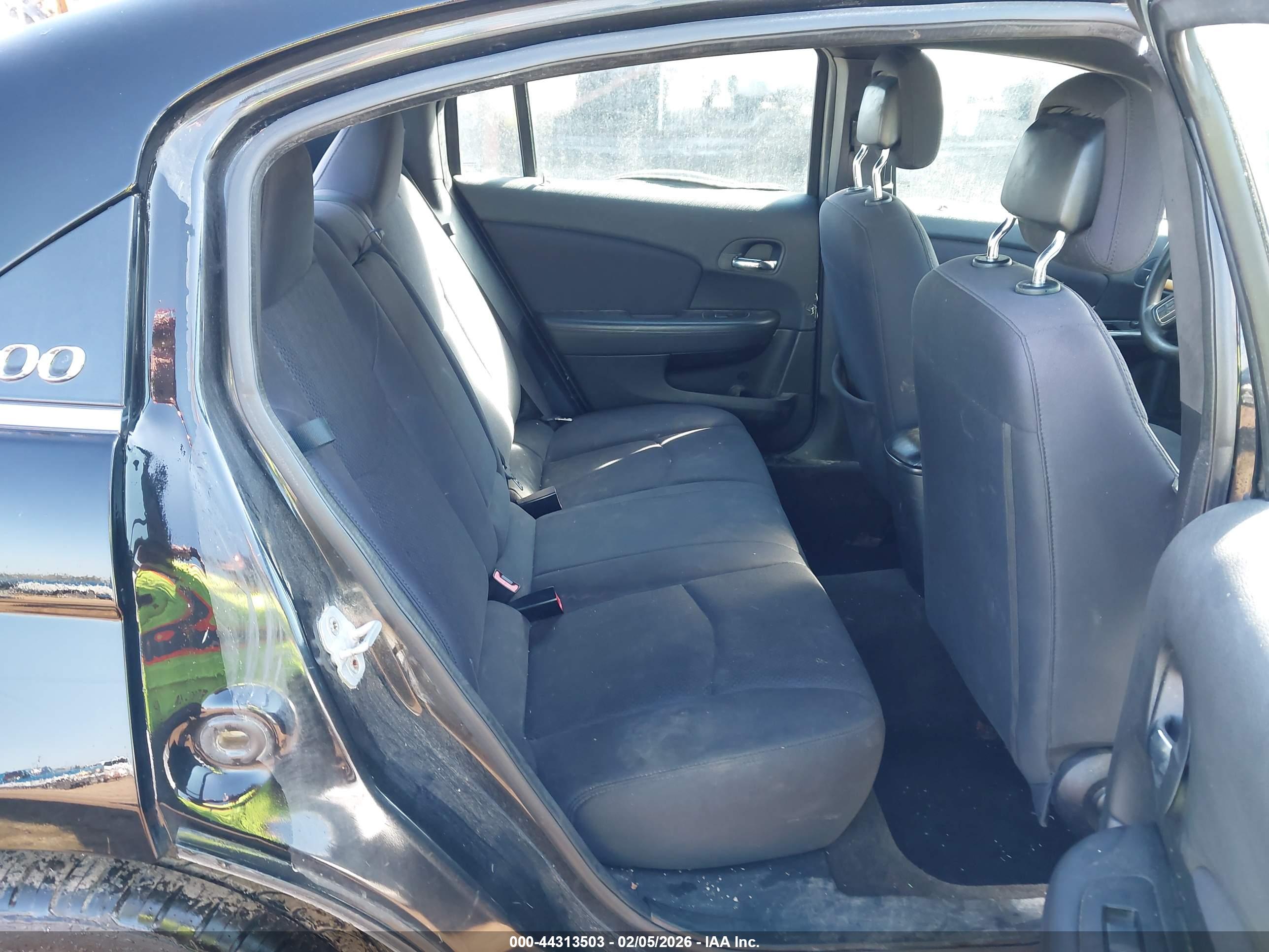 CHRYSLER 200 image 8