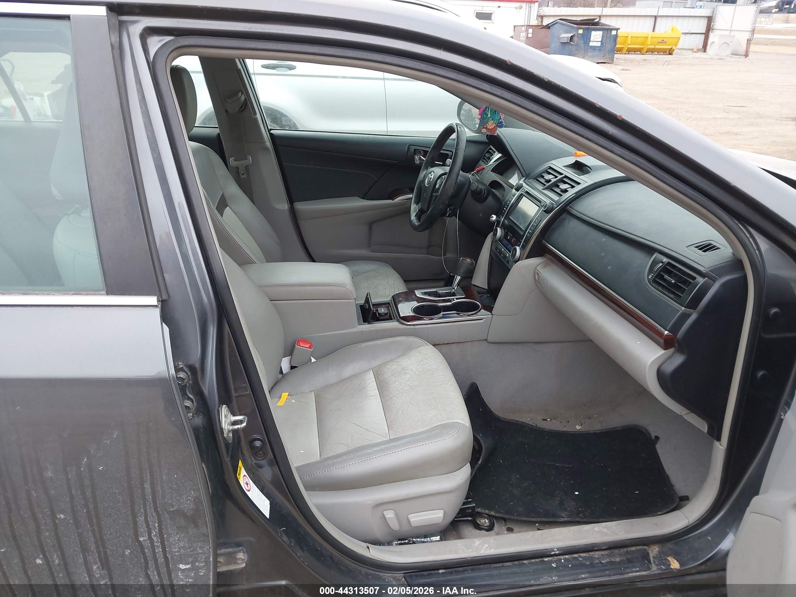 TOYOTA CAMRY image 5