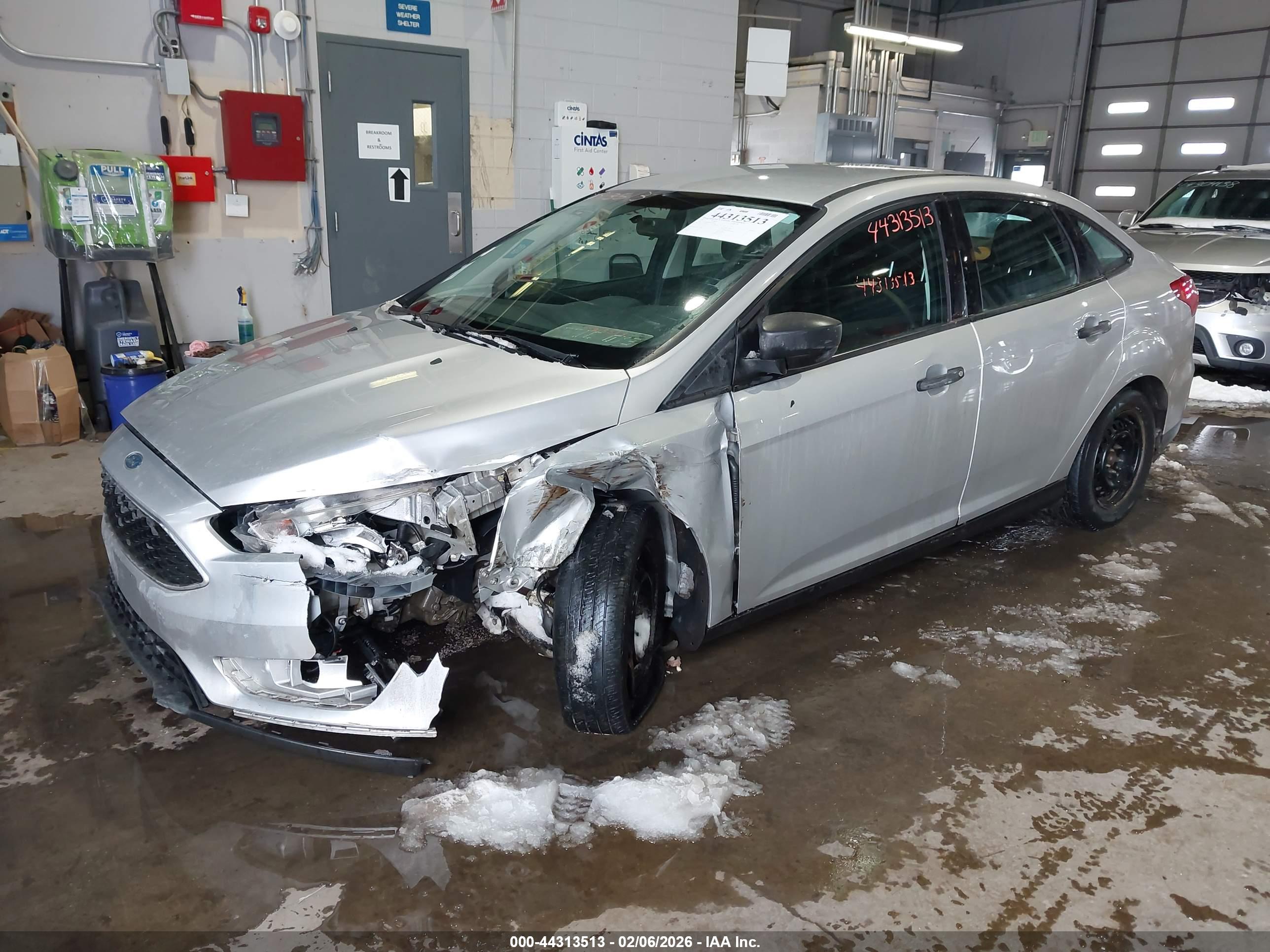 FORD FOCUS image 2