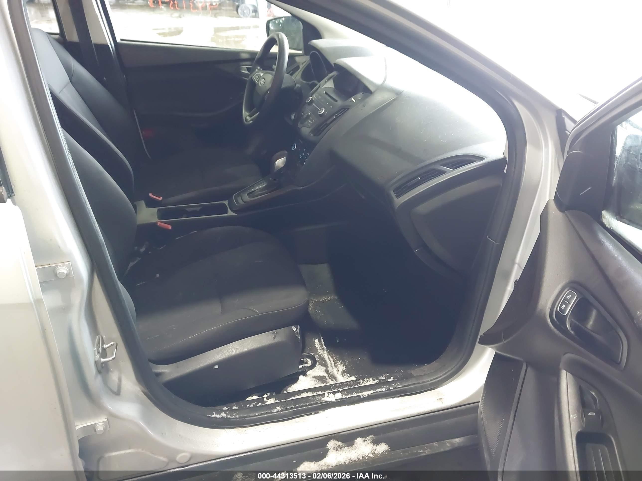 FORD FOCUS image 5